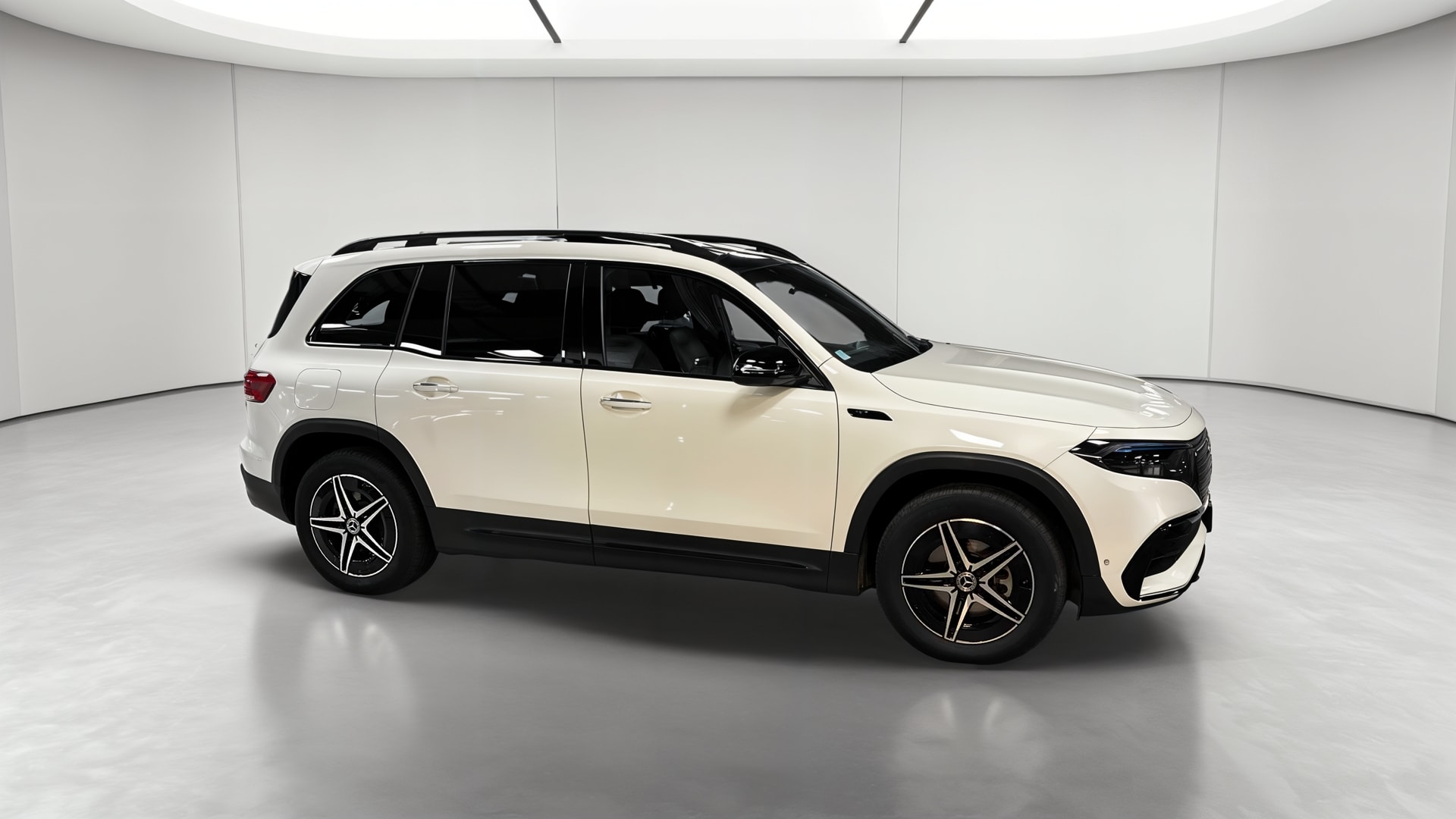 Mercedes-Benz EQB 350 4Matic AMG Line — Profil droit