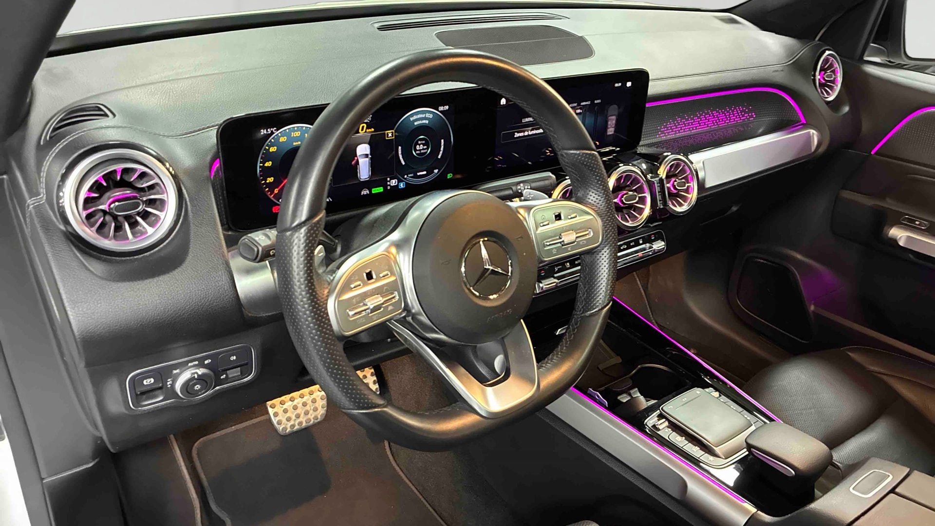 Mercedes-Benz EQB 350 4Matic AMG Line — Poste de pilotage