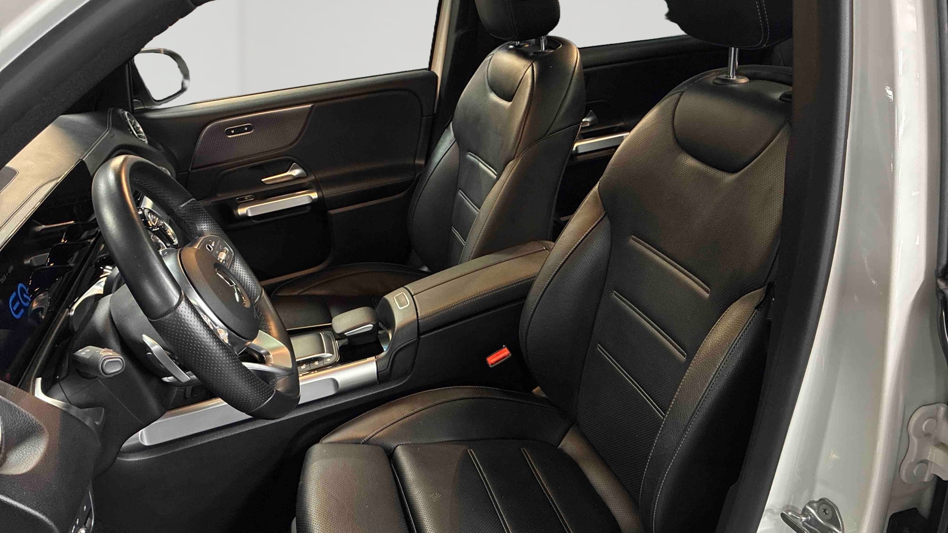Mercedes-Benz EQB 350 4Matic AMG Line — Siège conducteur