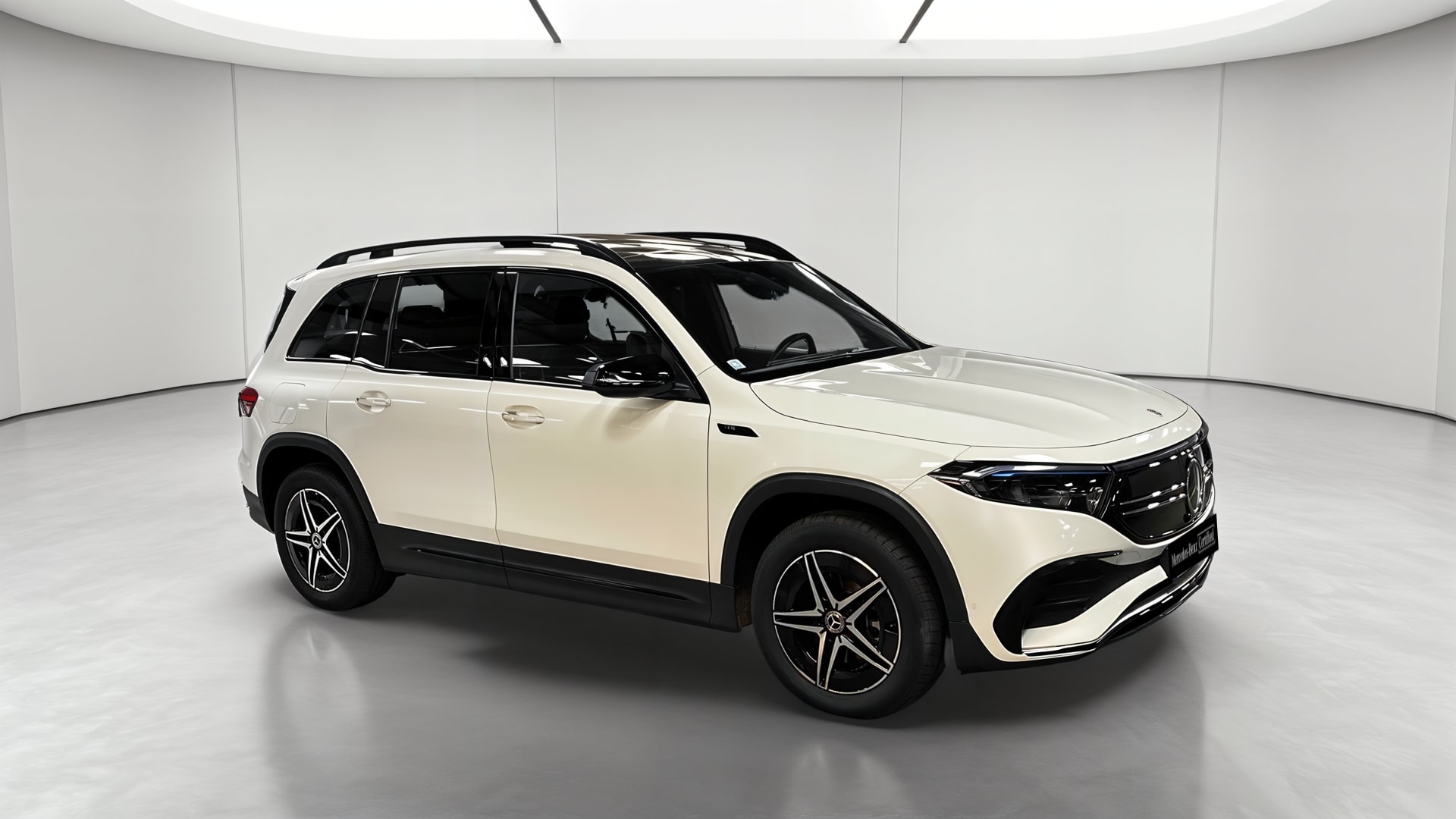 Mercedes-Benz EQB 350 4Matic AMG Line — 3/4 avant droit