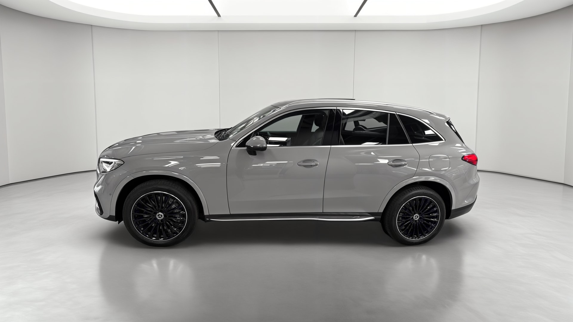 Mercedes-Benz GLC 300 e Hybrid EQ 4Matic AMG Line + — Profil gauche
