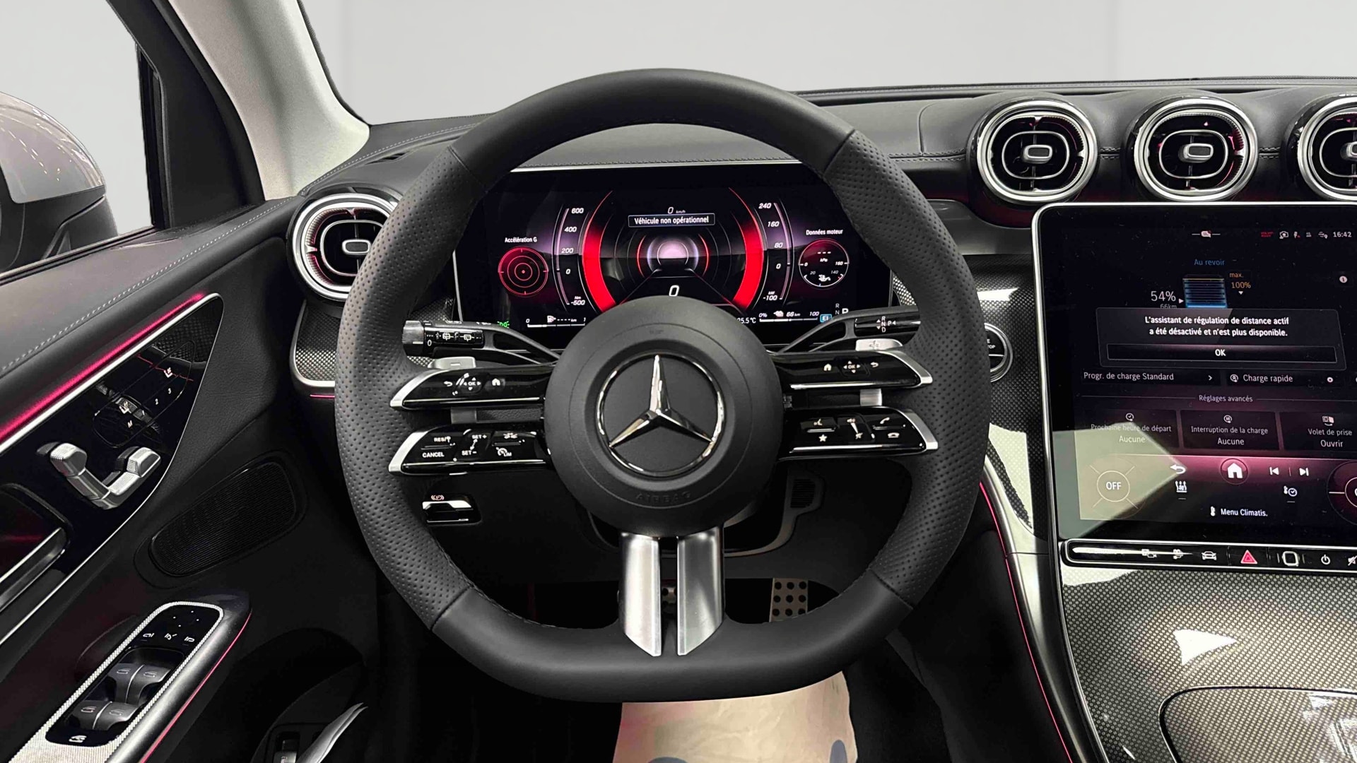 Mercedes-Benz GLC 300 e Hybrid EQ 4Matic AMG Line + — Poste de pilotage