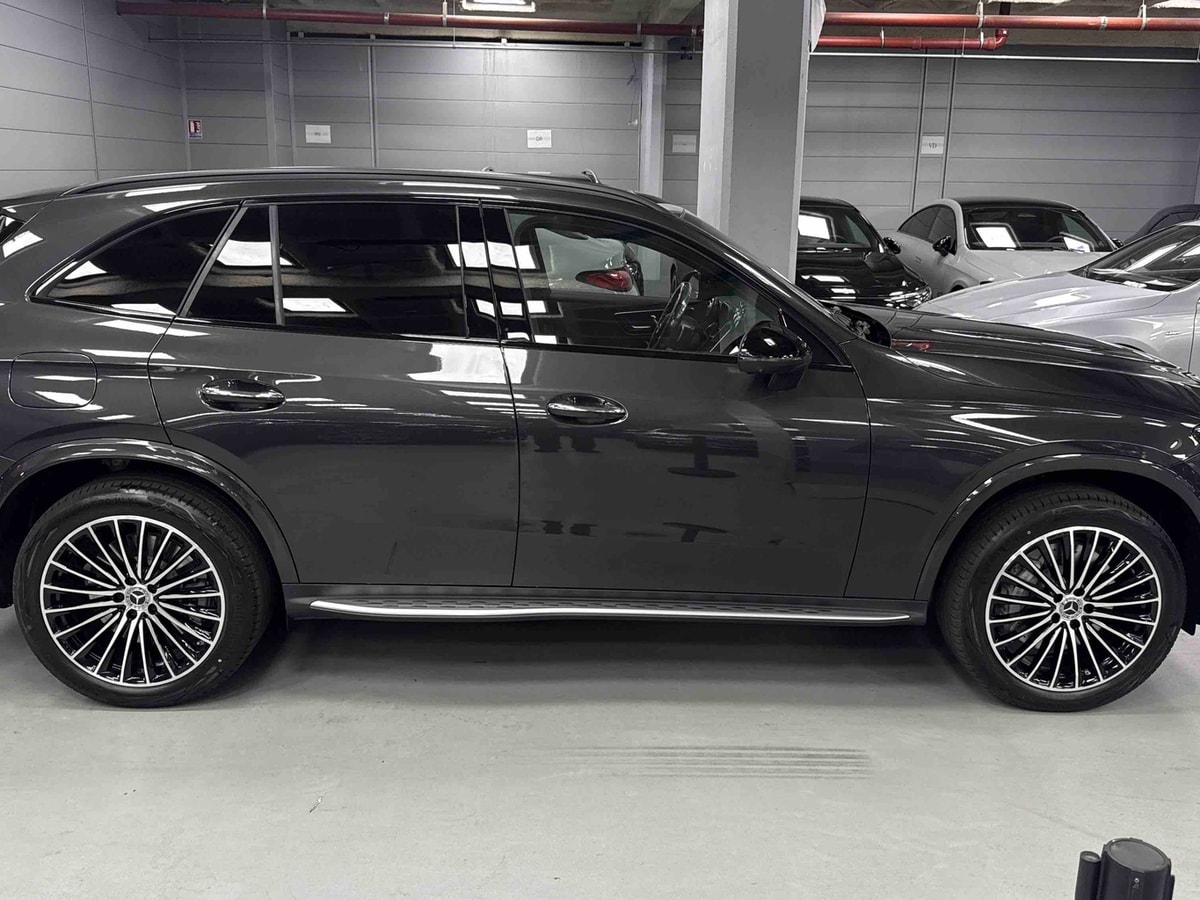 Mercedes-Benz GLC 300 e Hybrid EQ 4Matic AMG Line + — Profil droit