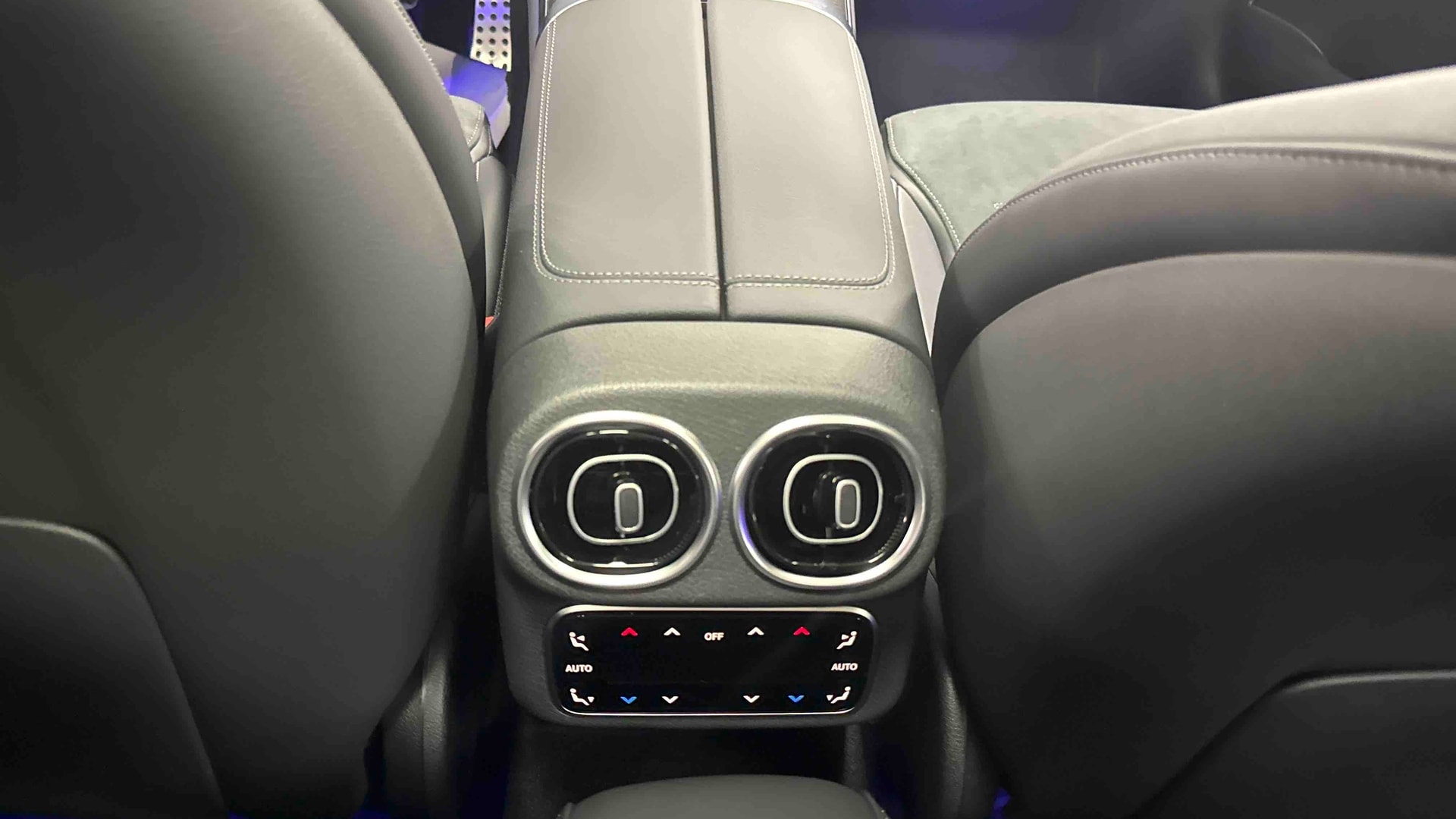 Mercedes-Benz GLC 300 e Hybrid EQ 4Matic AMG Line + — photo 18