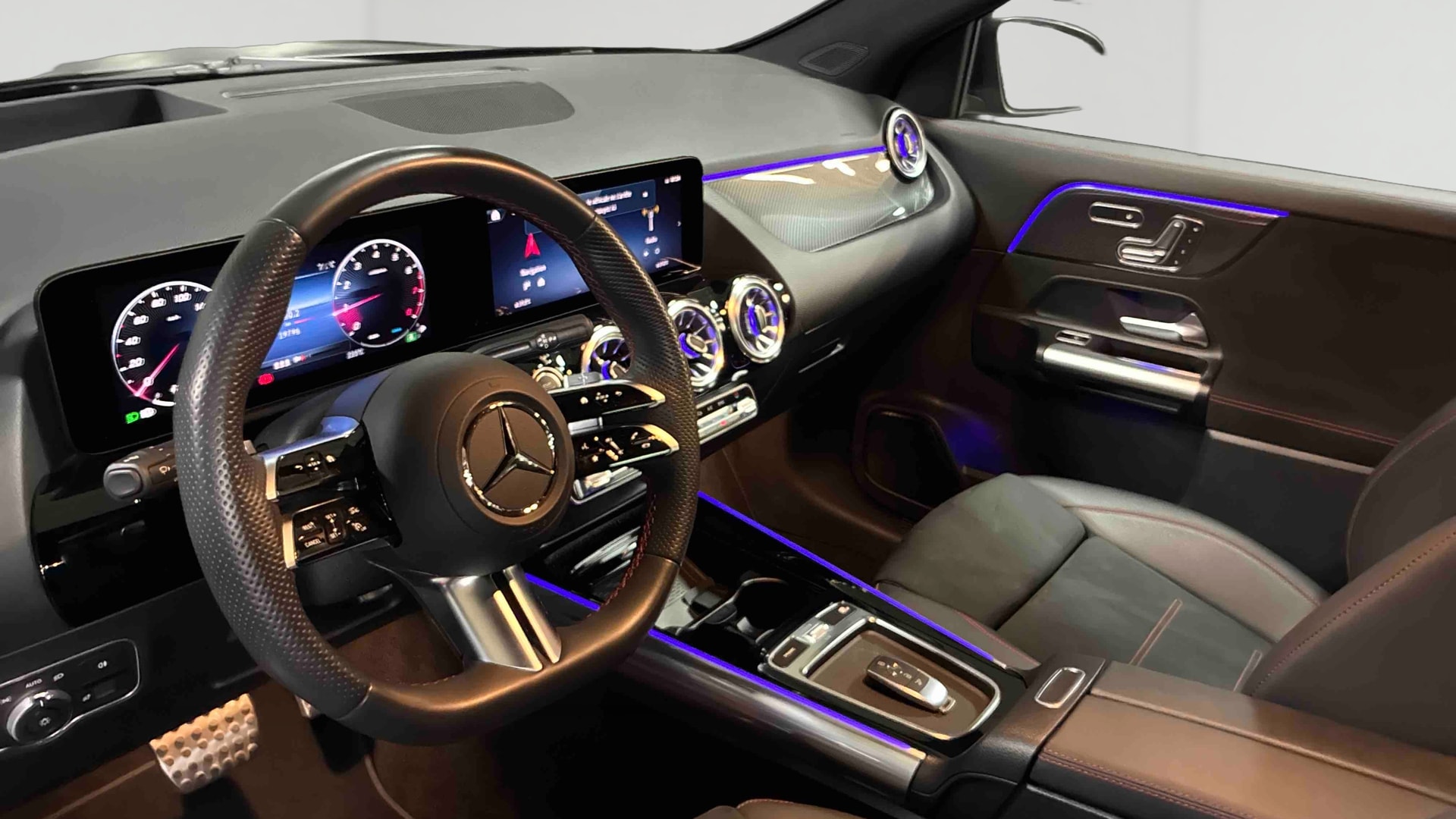 Mercedes-Benz GLA 200 7G-DCT AMG Line — Planche de bord