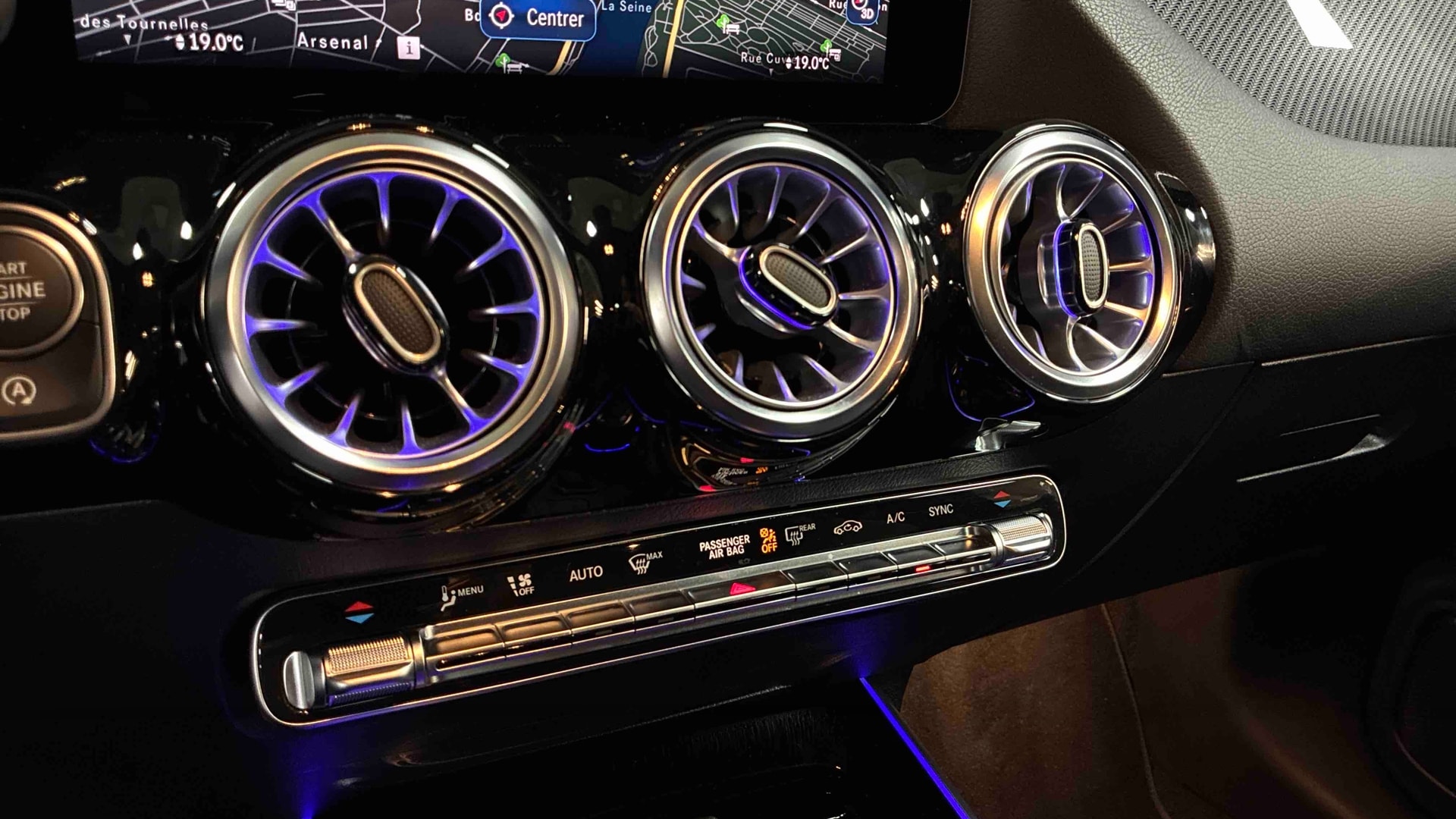 Mercedes-Benz GLA 200 7G-DCT AMG Line — photo 20