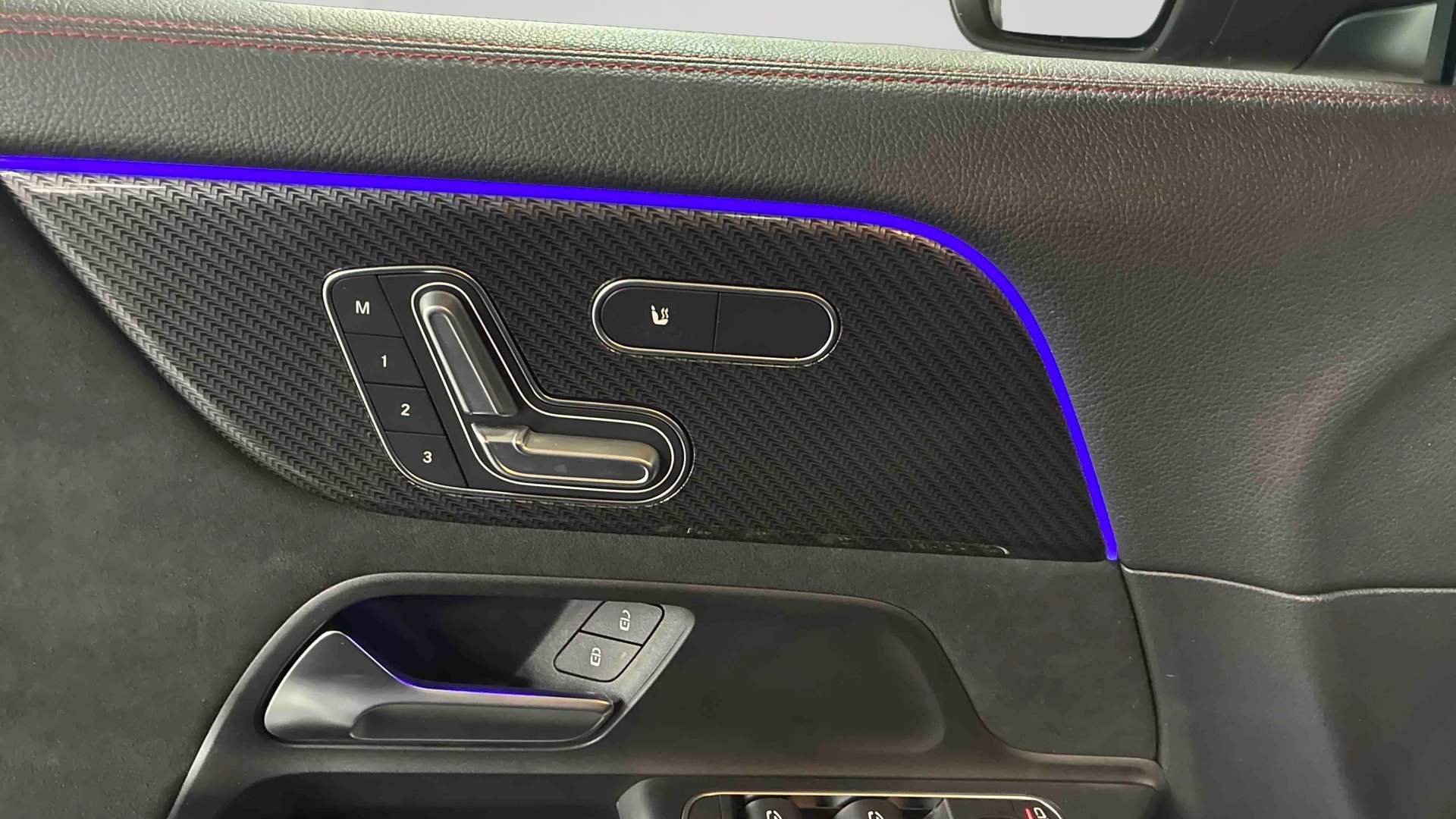 Mercedes-Benz GLA 200 7G-DCT AMG Line — photo 18