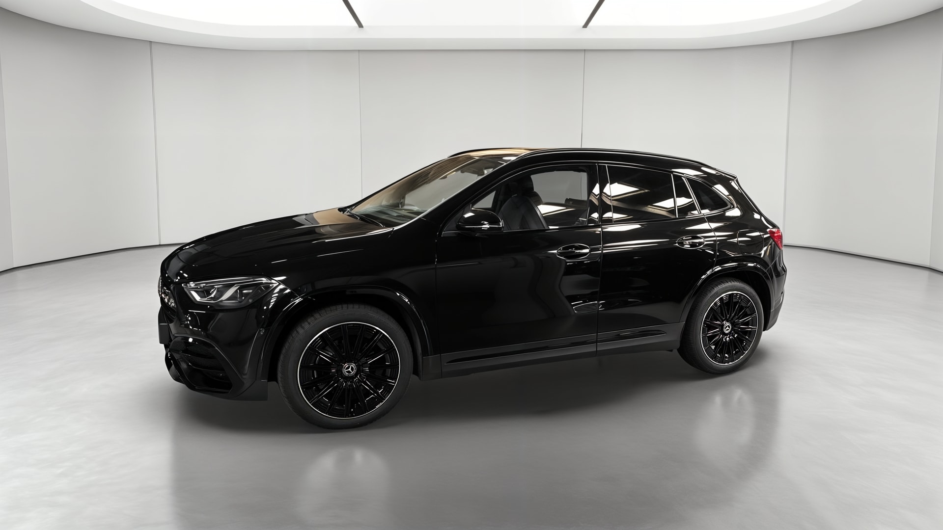 Mercedes-Benz GLA 200 7G-DCT AMG Line — Profil gauche
