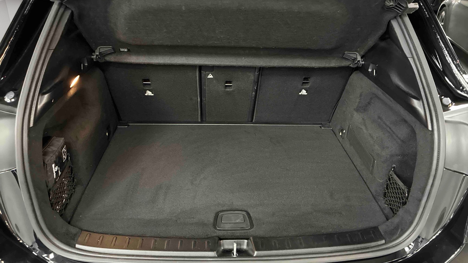 Mercedes-Benz GLA 200 7G-DCT AMG Line — Coffre