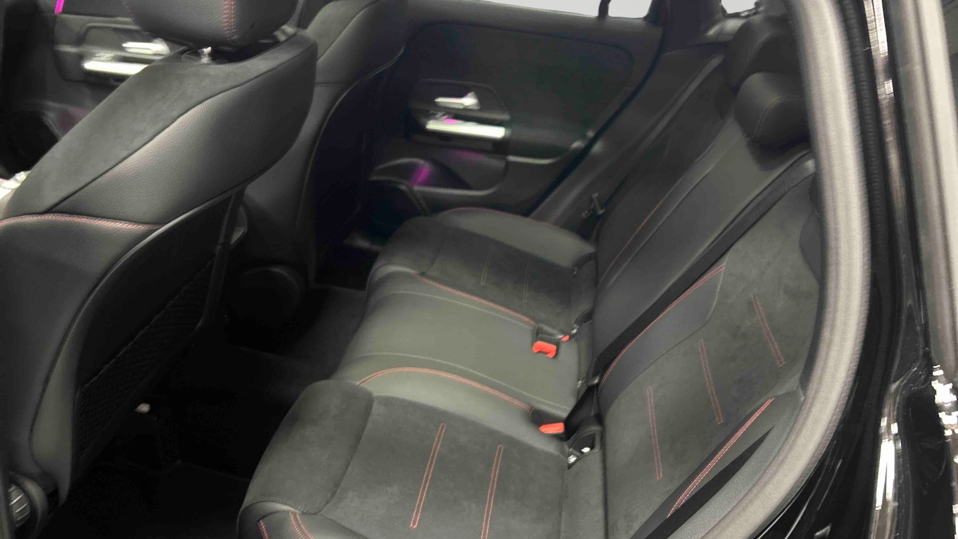 Mercedes-Benz GLA 250 e Hybrid EQ 8G-DCT Edition 140 — Siège arrière gauche