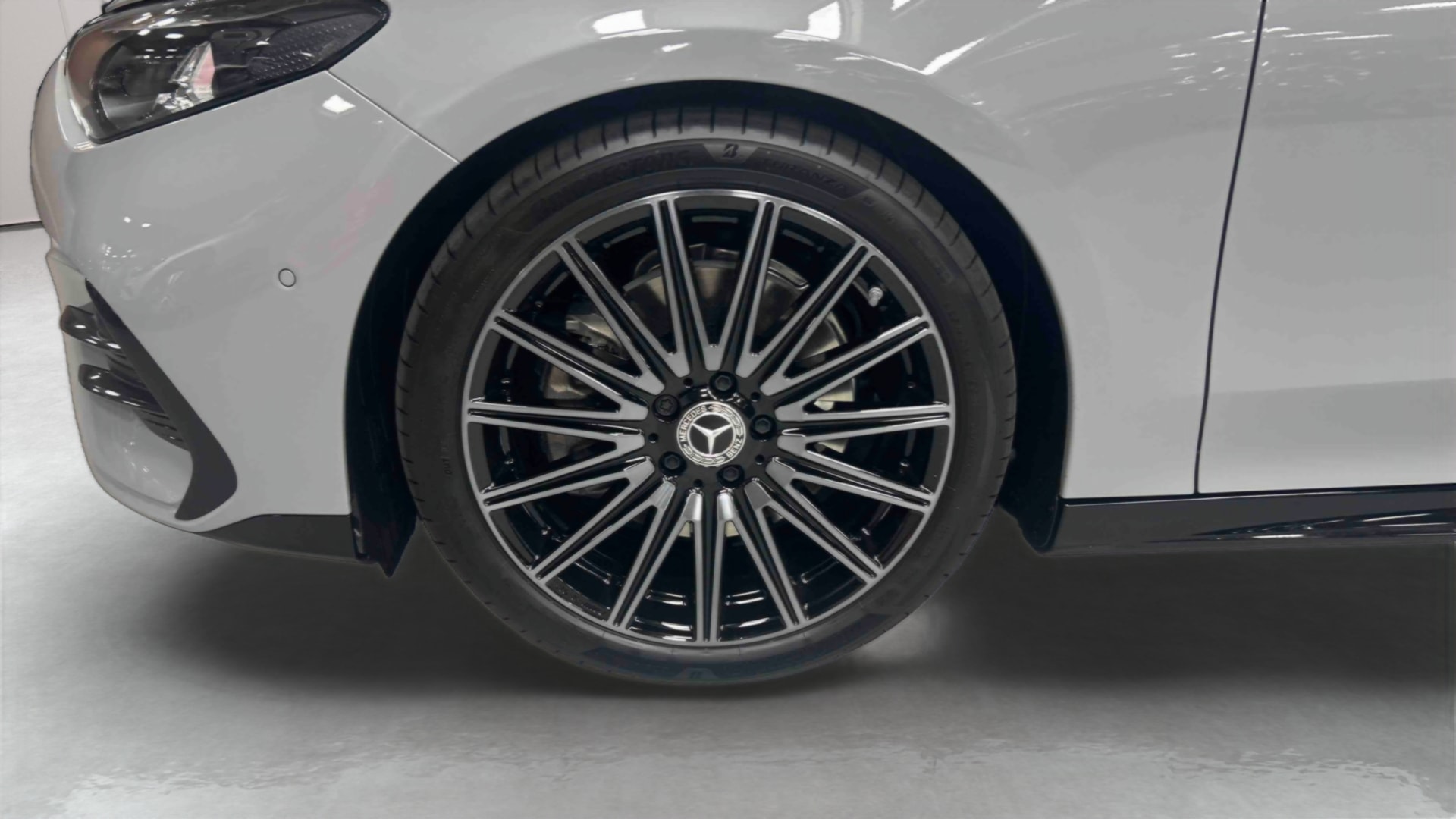 Mercedes-Benz CLA 200 8F-eDCT Business Line Executive — Pneu avant gauche