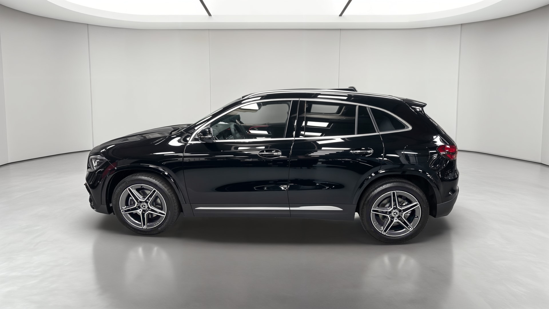 Mercedes-Benz GLA 250 e Hybrid EQ 8G-DCT Edition 140 — Profil gauche
