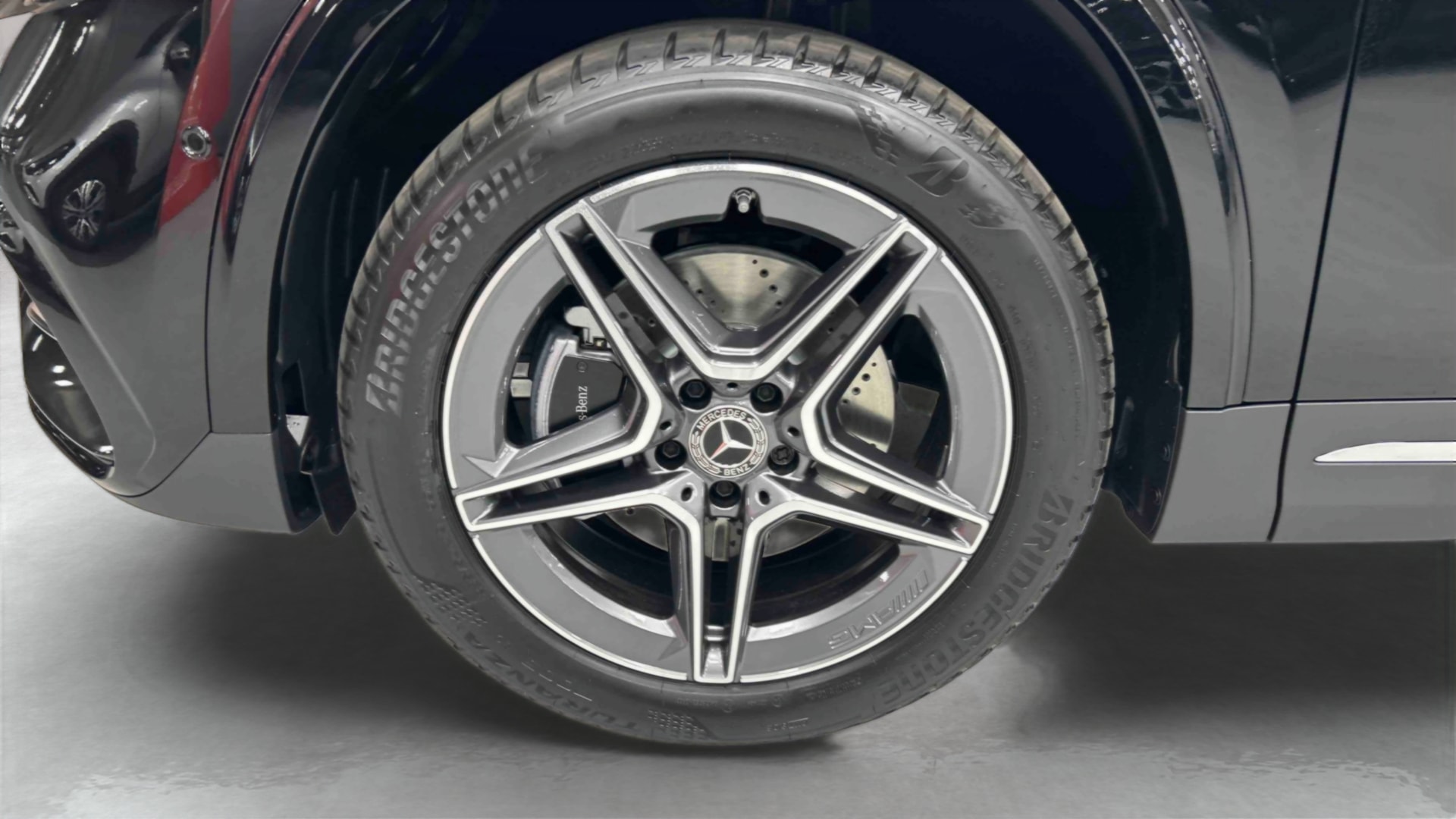 Mercedes-Benz GLA 250 e Hybrid EQ 8G-DCT Edition 140 — Pneu avant gauche