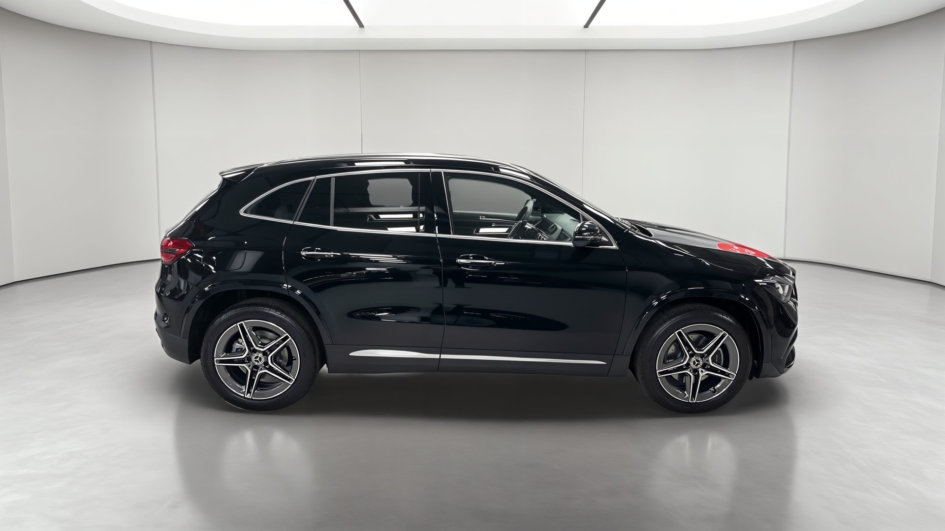 Mercedes-Benz GLA 250 e Hybrid EQ 8G-DCT Edition 140 — Profil droit