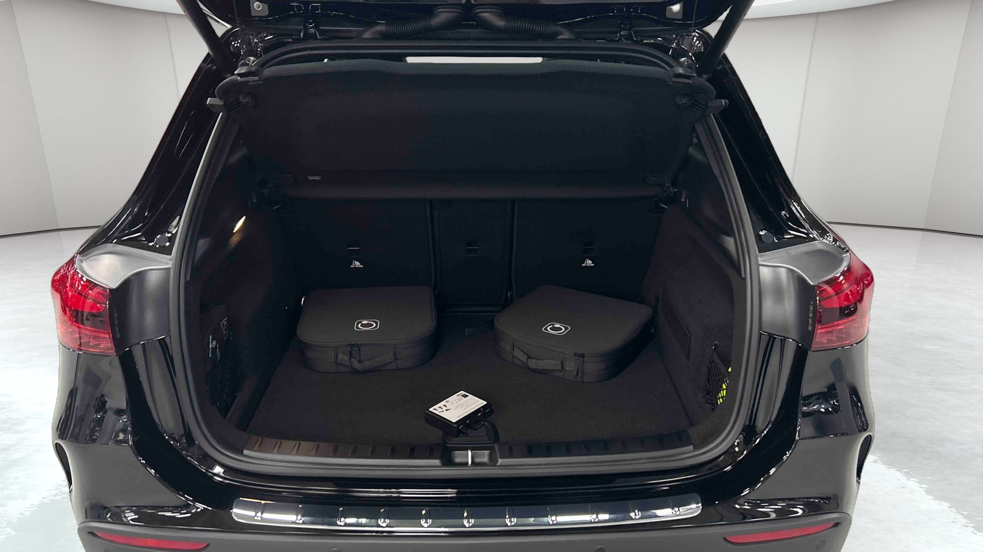 Mercedes-Benz GLA 250 e Hybrid EQ 8G-DCT Edition 140 — Coffre