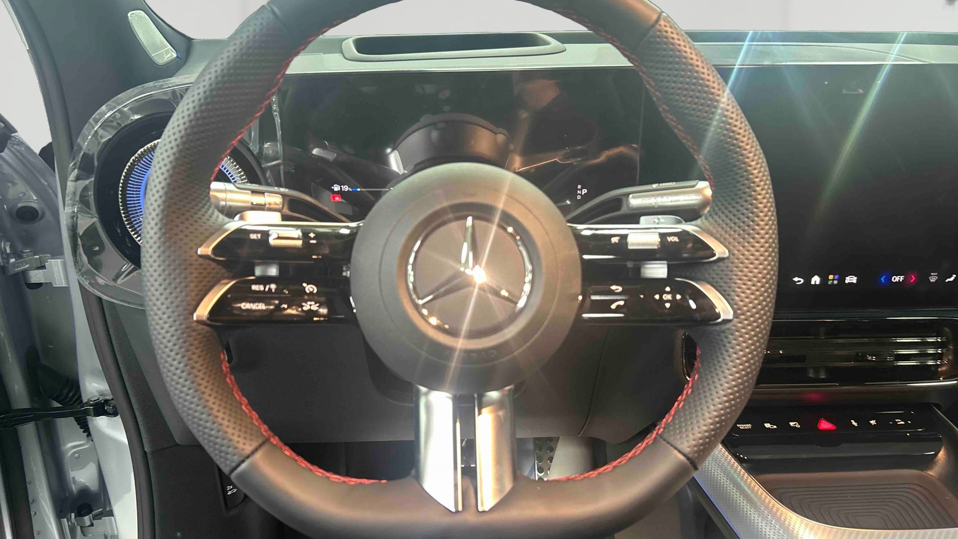 Mercedes-Benz GLB 220 Business Line Executive — Poste de pilotage