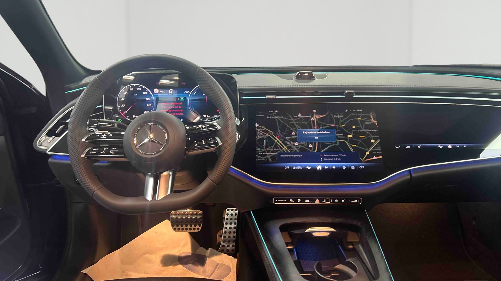 Mercedes-Benz Classe E 300 e Hybrid EQ 9G-Tronic 4MATIC AMG Line + — Planche de bord