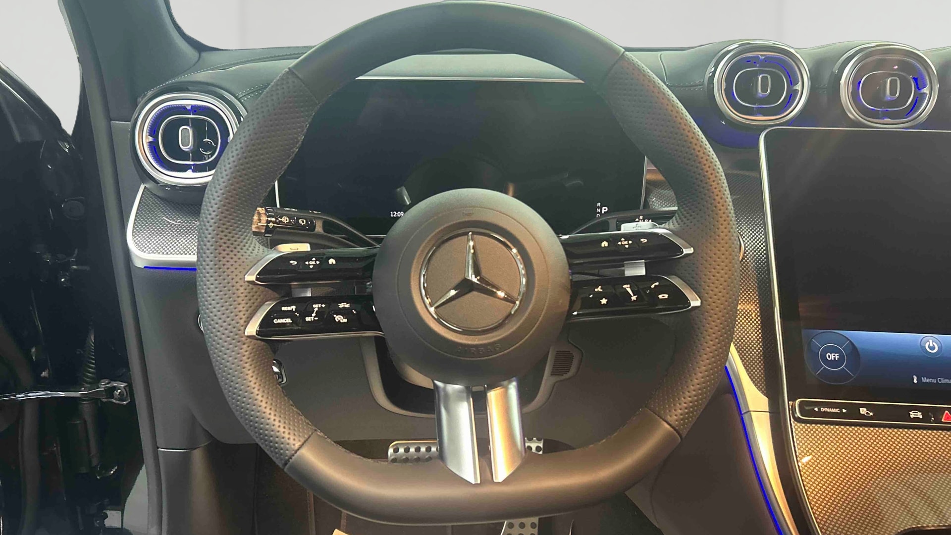 Mercedes-Benz GLC 220 d 4Matic AMG Line — Poste de pilotage