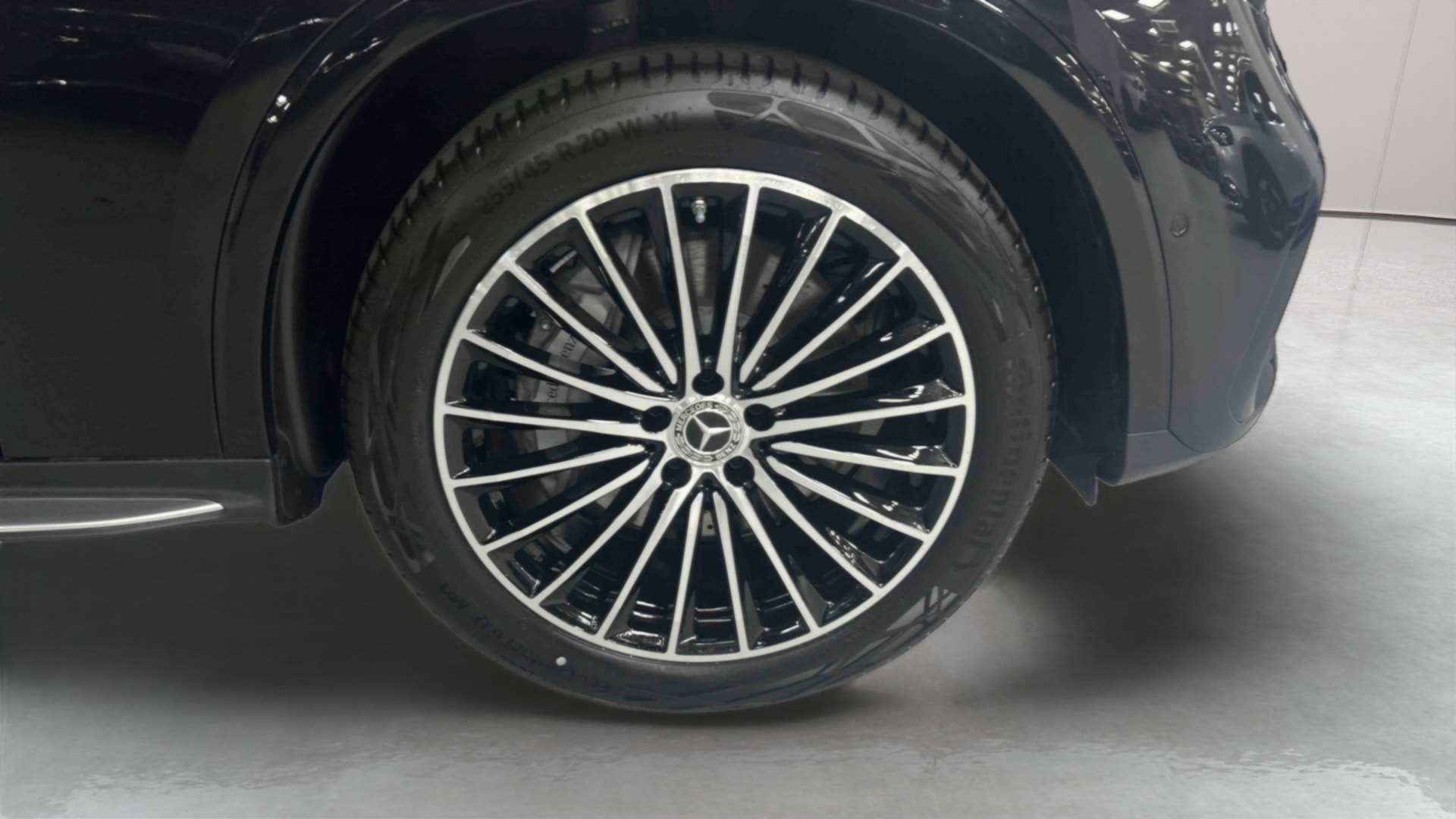 Mercedes-Benz GLC 220 d 4Matic AMG Line — Pneu avant gauche