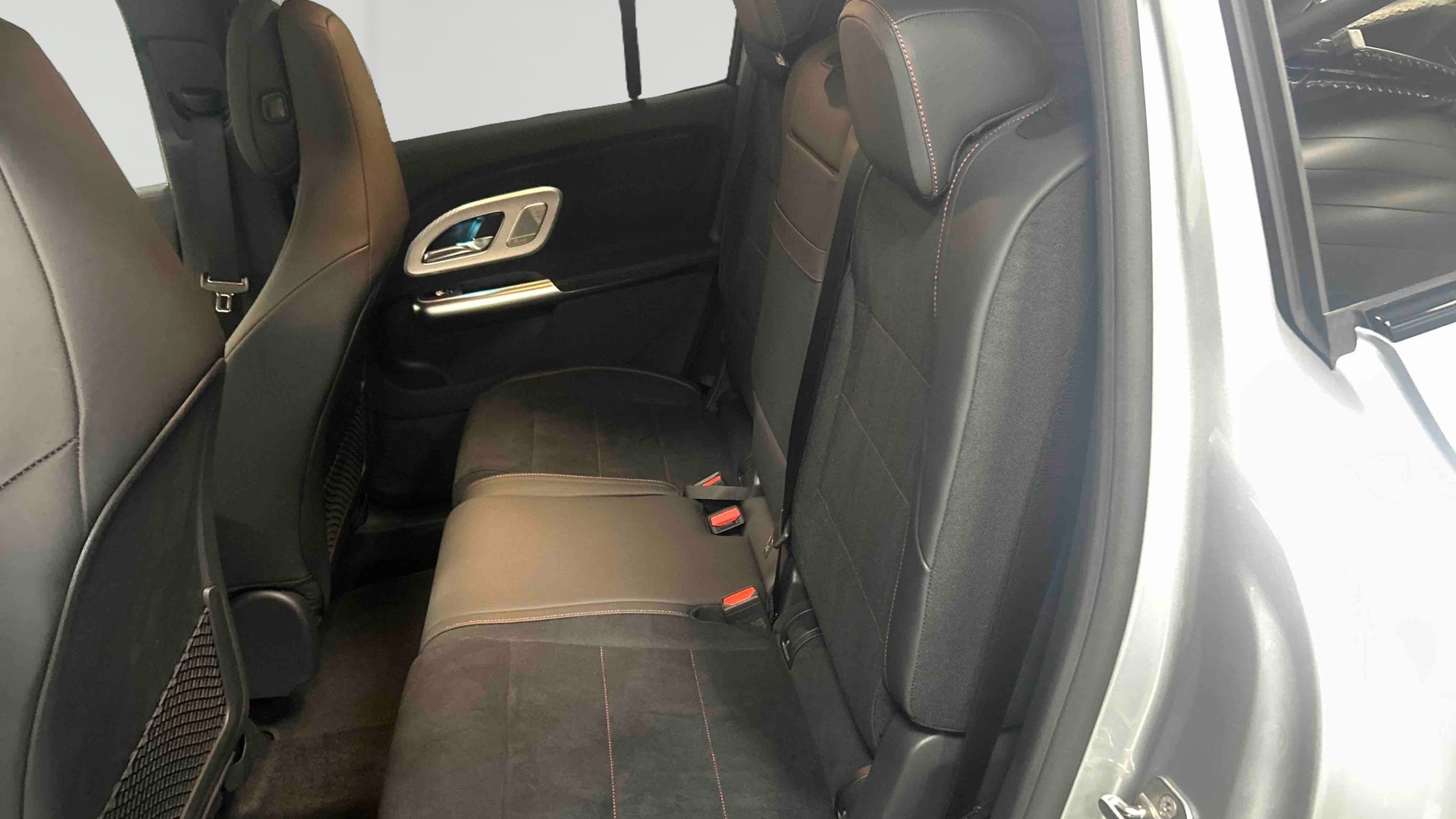 Mercedes-Benz GLB 220 Business Line Executive — Siège arrière gauche
