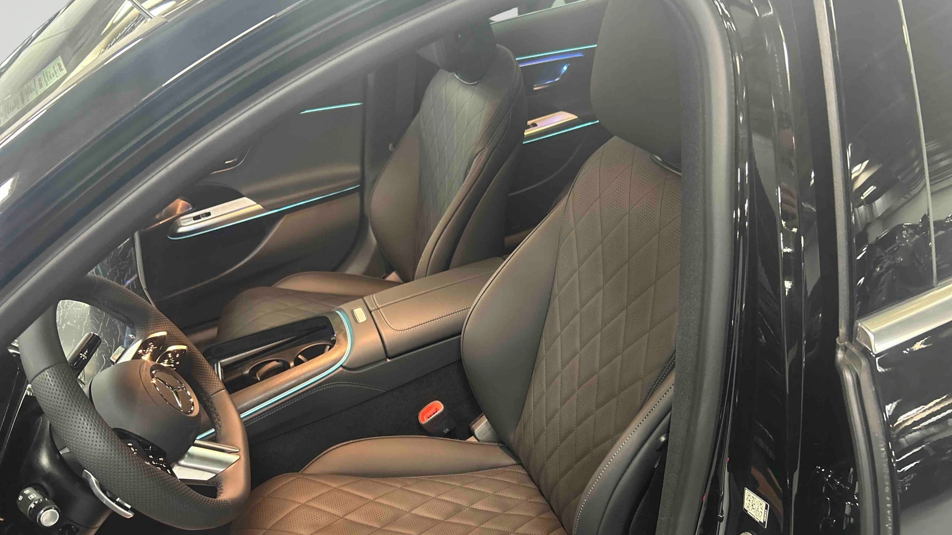 Mercedes-Benz Classe E 300 e Hybrid EQ 9G-Tronic 4MATIC AMG Line + — Siège conducteur