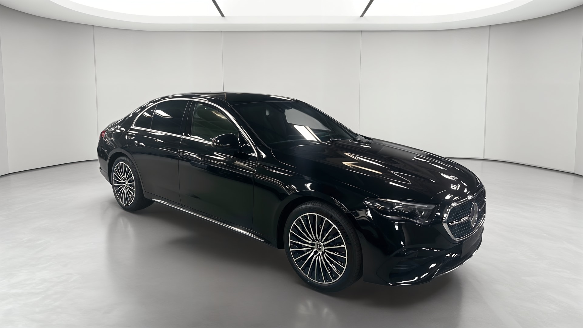 Mercedes-Benz Classe E 300 e Hybrid EQ 9G-Tronic 4MATIC AMG Line + — 3/4 avant droit