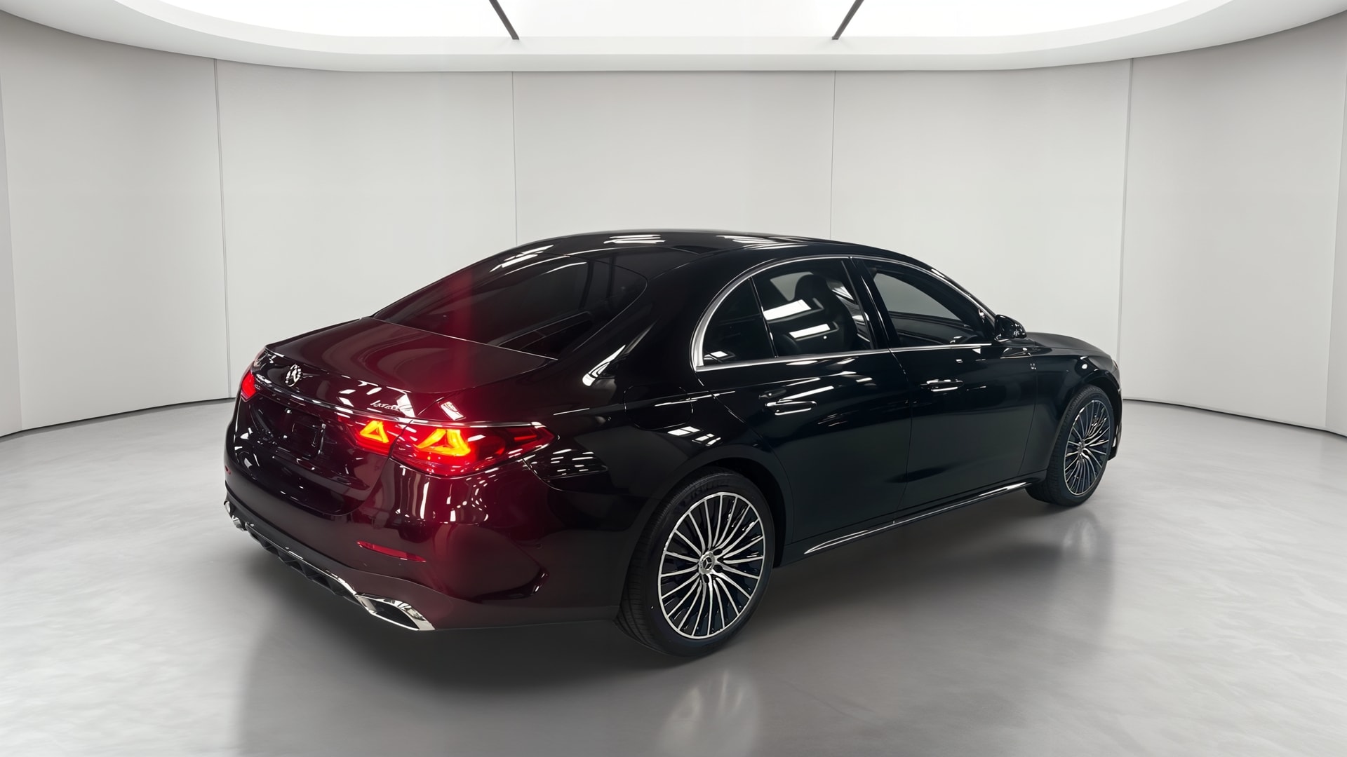Mercedes-Benz Classe E 300 e Hybrid EQ 9G-Tronic 4MATIC AMG Line + — 3/4 arrière droit