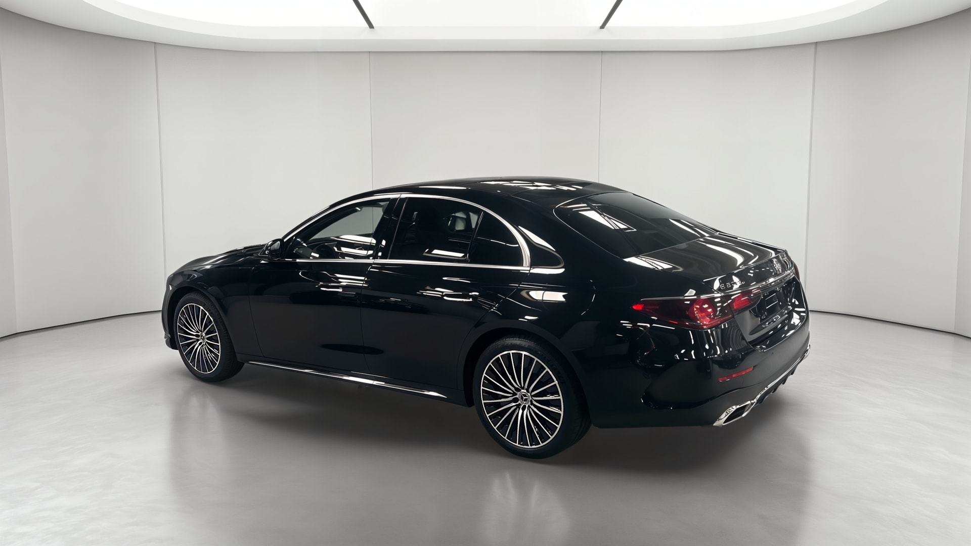 Mercedes-Benz Classe E 300 e Hybrid EQ 9G-Tronic 4MATIC AMG Line + — 3/4 arrière gauche