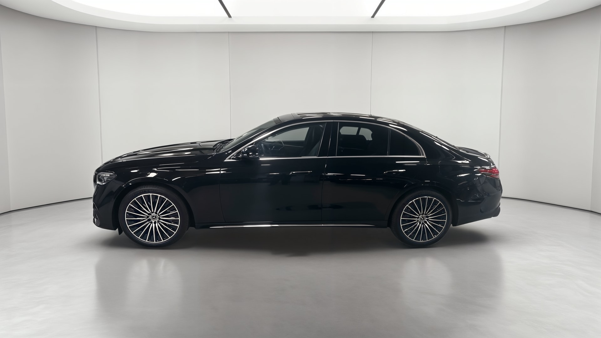 Mercedes-Benz Classe E 300 e Hybrid EQ 9G-Tronic 4MATIC AMG Line + — Profil gauche