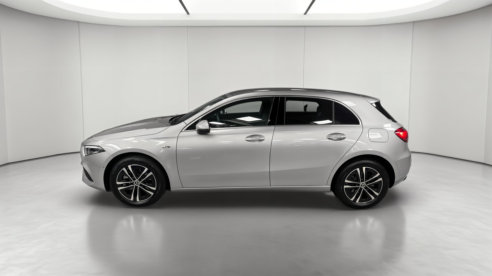 Mercedes-Benz Classe A 250 e Hybrid EQ Progressive Line — Profil gauche