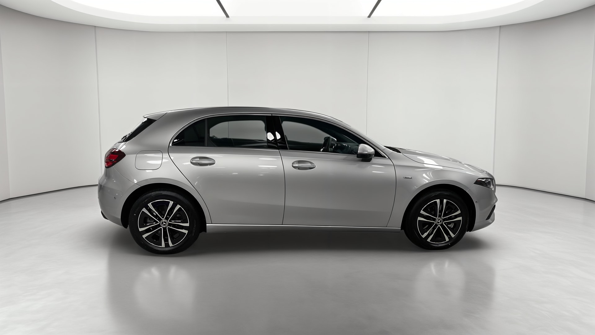 Mercedes-Benz Classe A 250 e Hybrid EQ Progressive Line — Profil droit