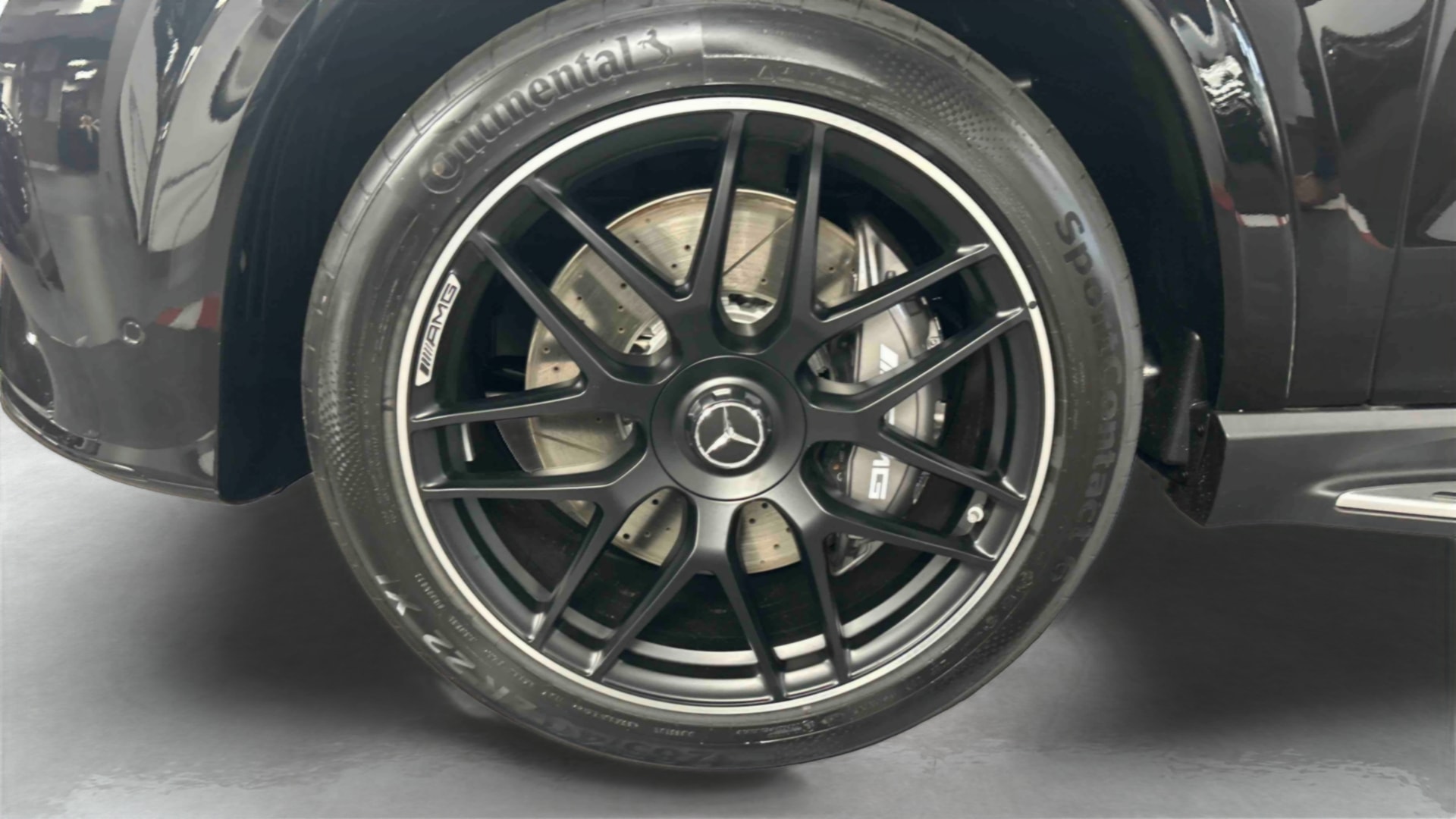 Mercedes-Benz GLE 53 Hybride AMG 9G-SPEEDSHIFT AMG 4Matic+ — Pneu avant gauche