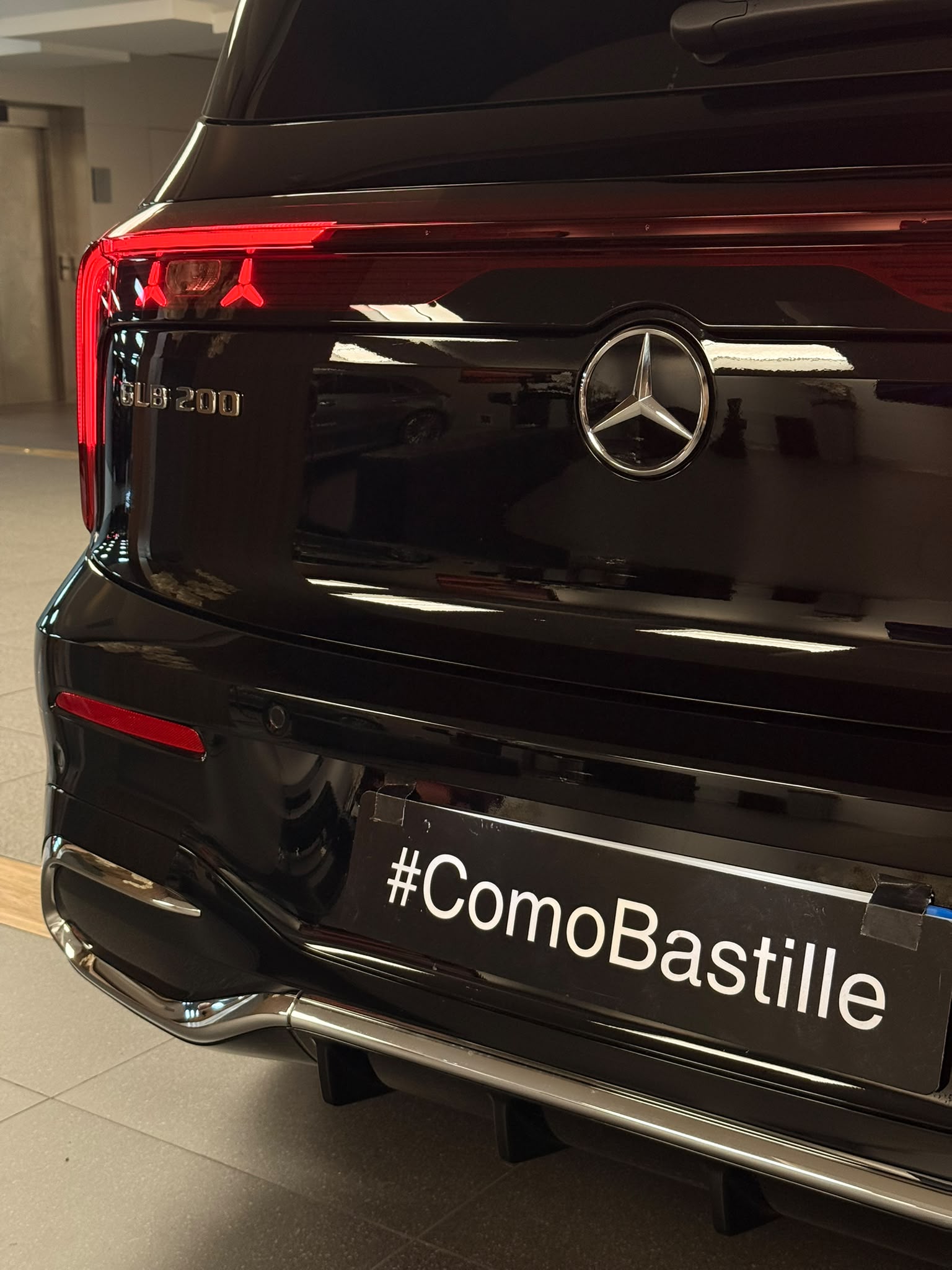 Mercedes-Benz GLB 200 AMG Line — 3/4 arrière droit