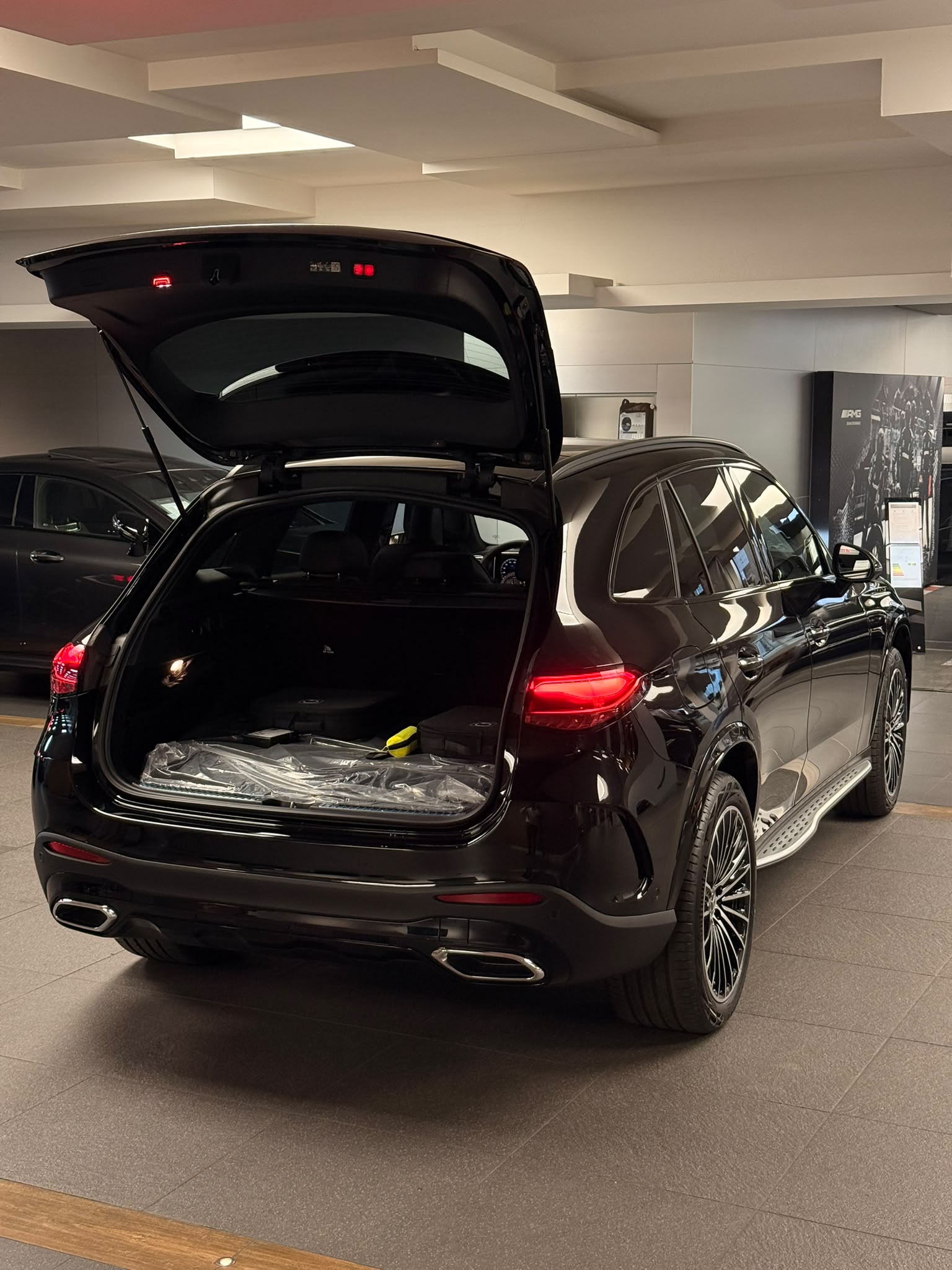 Mercedes-Benz GLC 300 e Hybrid EQ 4Matic AMG Line + — photo 23