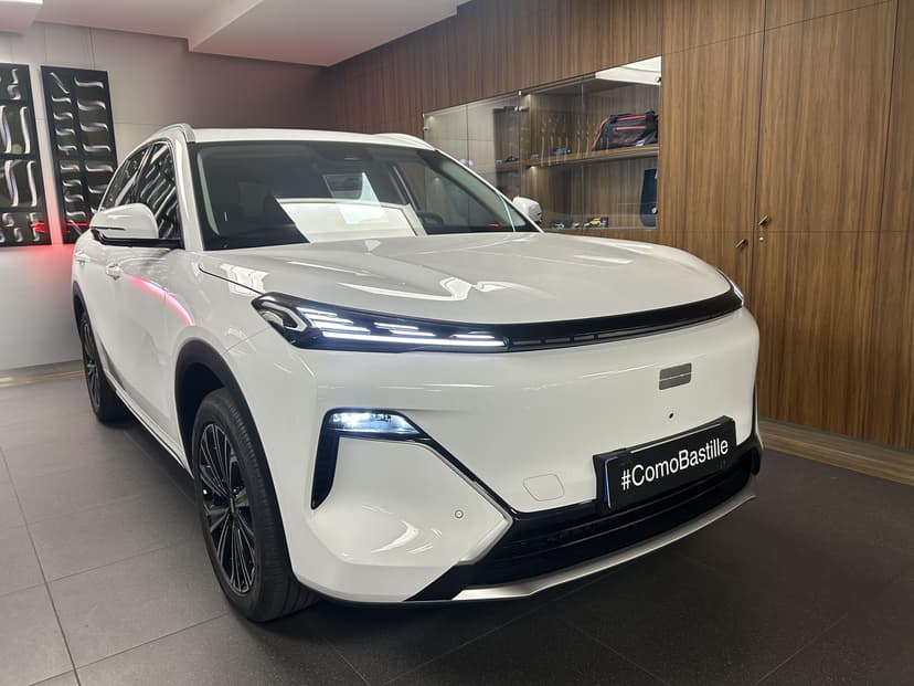 Geely Starray EM-i Max+ — 3/4 avant gauche