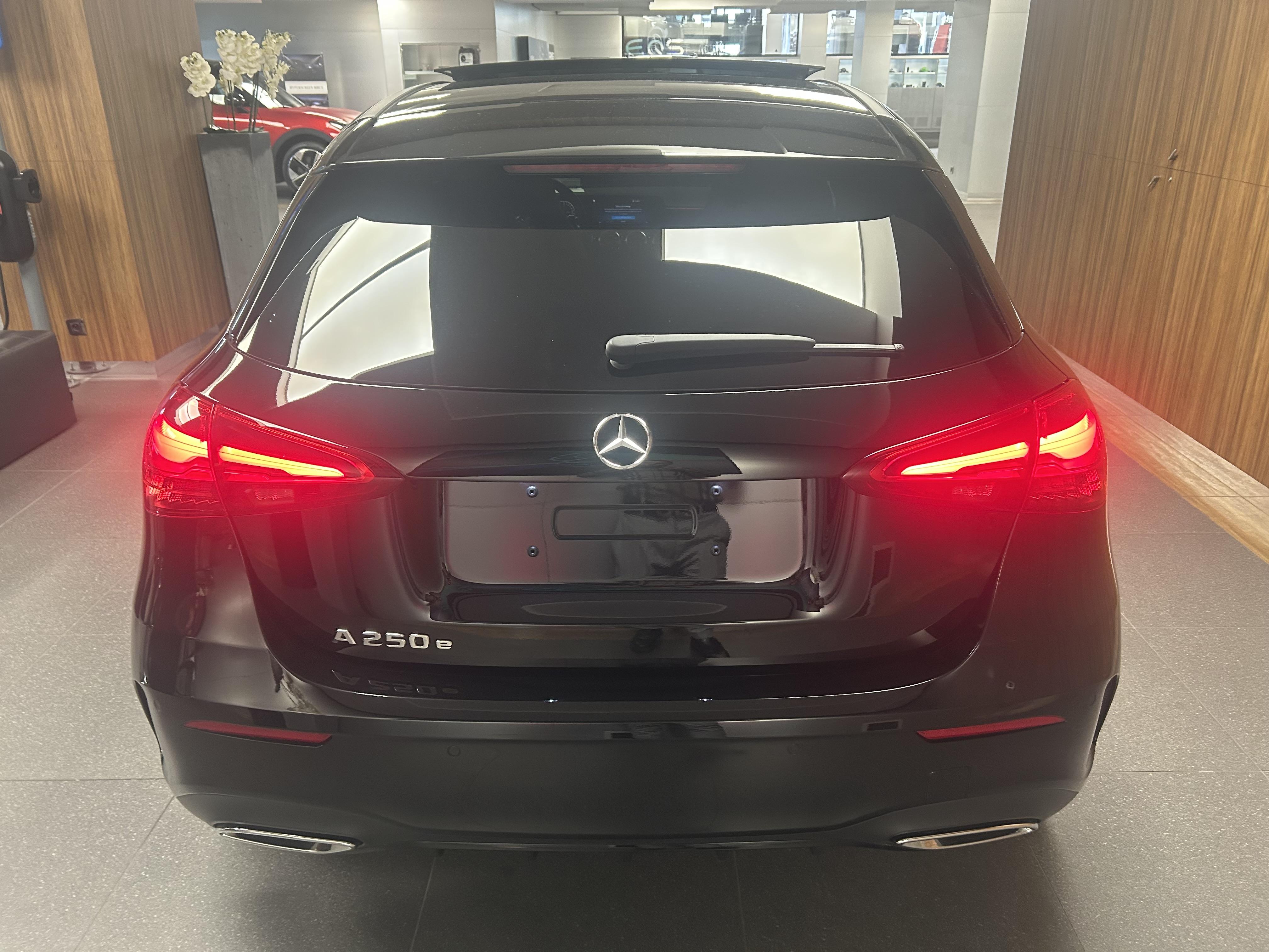 Mercedes-Benz Classe A 250 e Hybrid EQ AMG Line — photo 12