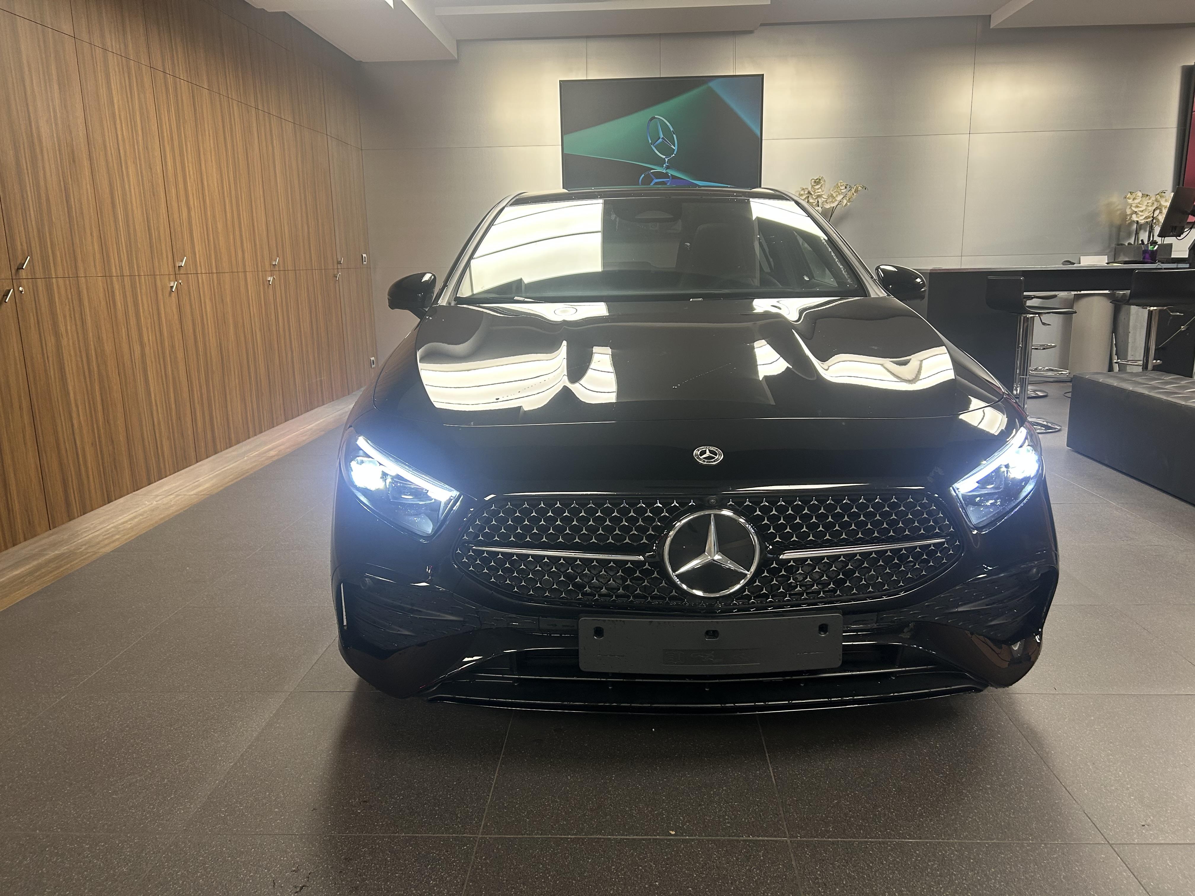 Mercedes-Benz Classe A 200 d AMG Line — Profil gauche