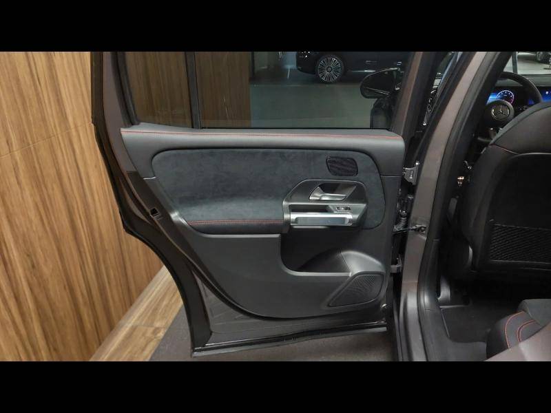 Mercedes-Benz GLB 200 7G-DCT AMG Line — photo 18