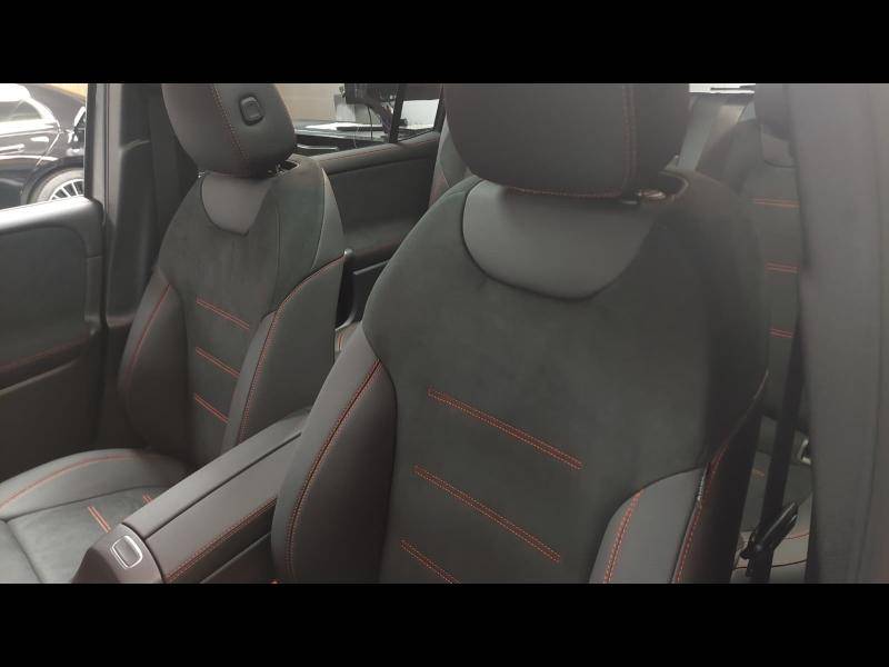 Mercedes-Benz GLB 200 7G-DCT AMG Line — photo 8