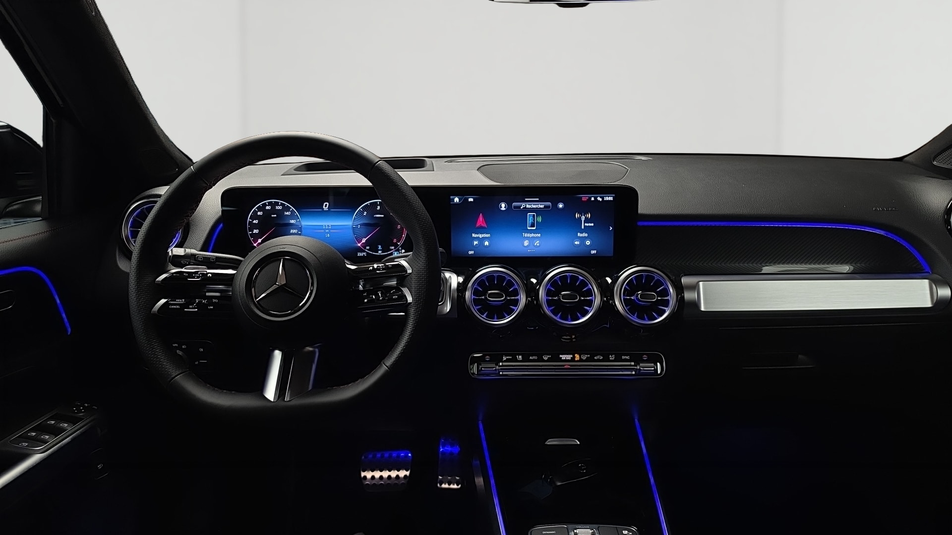 Mercedes-Benz GLB 200 d 8G-DCT AMG Line — Planche de bord