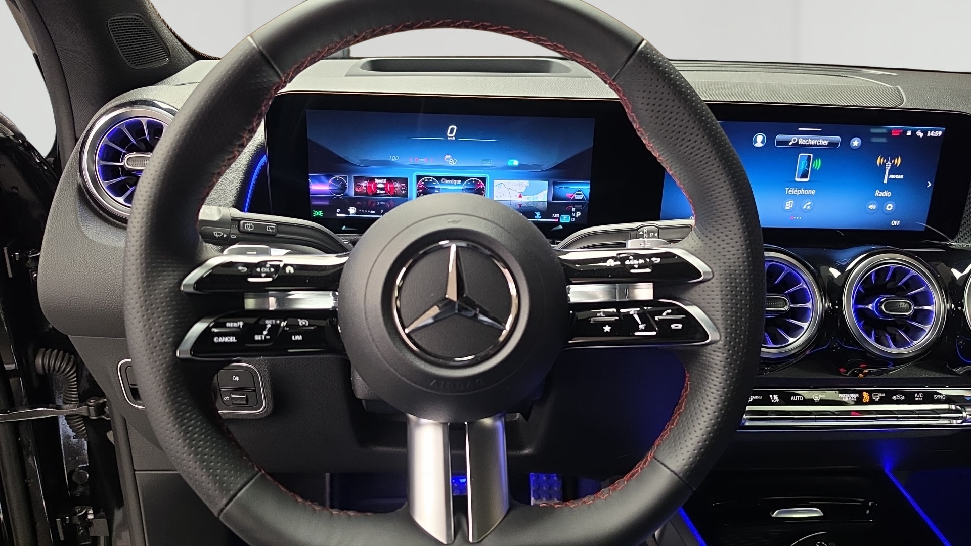 Mercedes-Benz GLB 200 d 8G-DCT AMG Line — Poste de pilotage