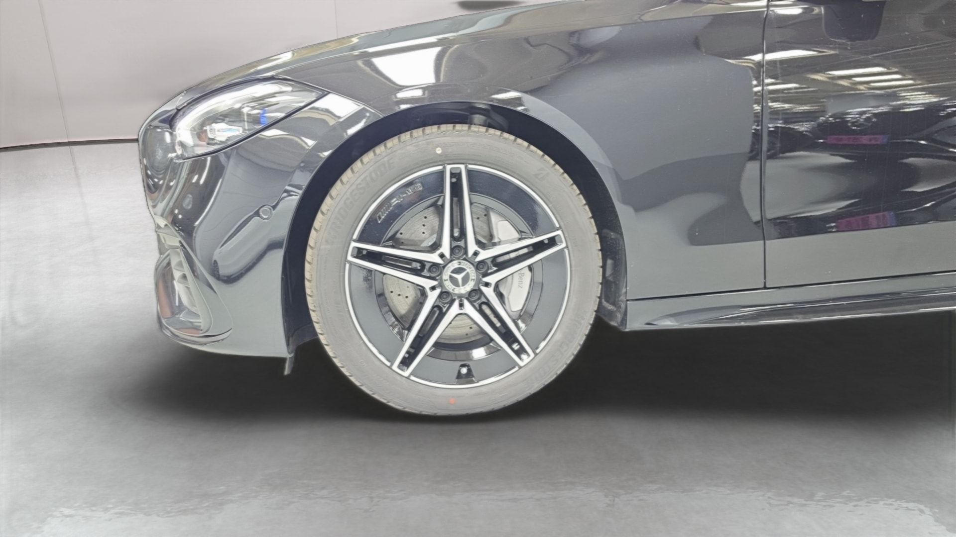 Mercedes-Benz Classe C 220 d 9G-Tronic AMG Line — Pneu avant gauche