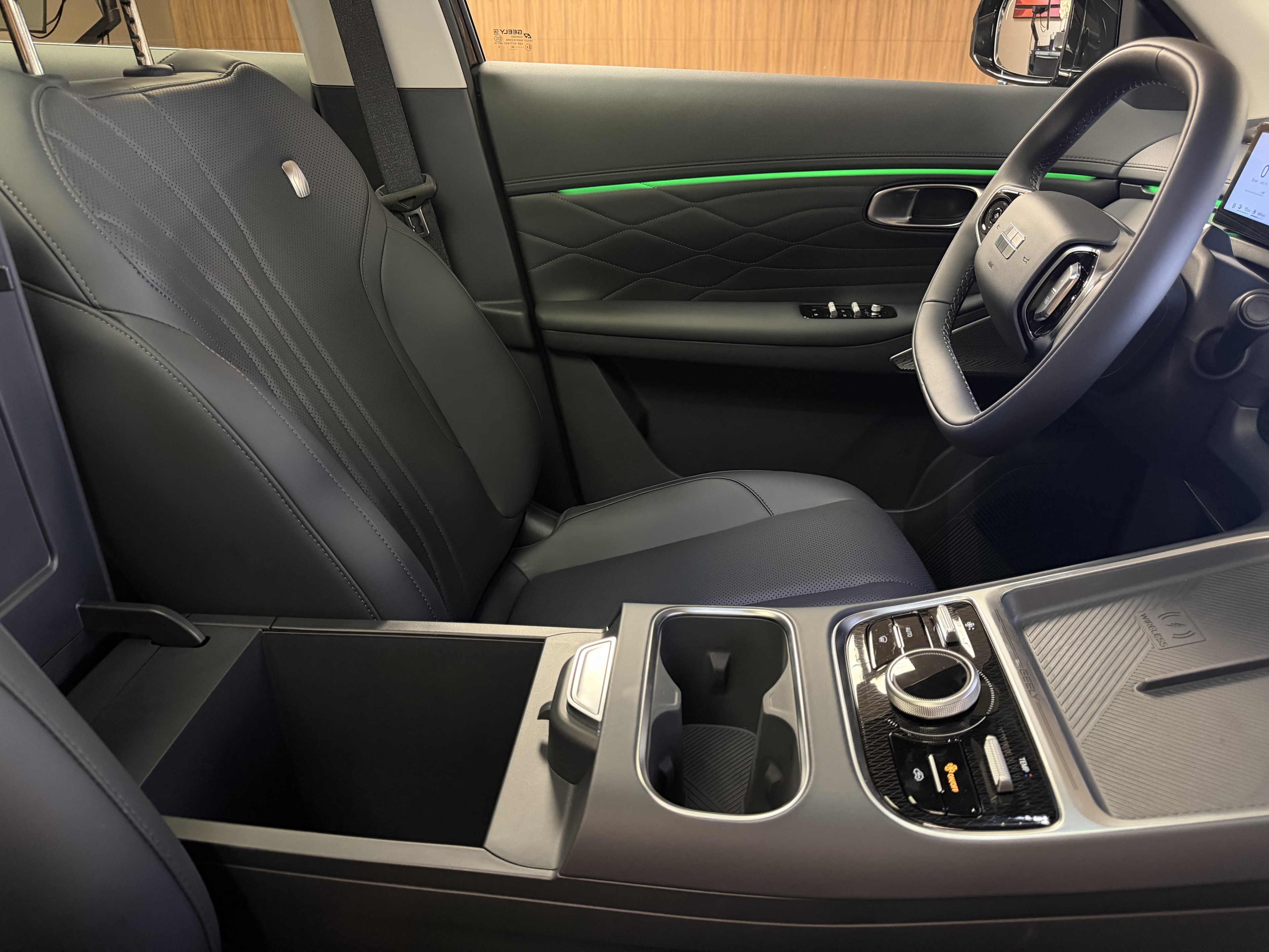 Geely Starray EM-i Max+ — photo 9