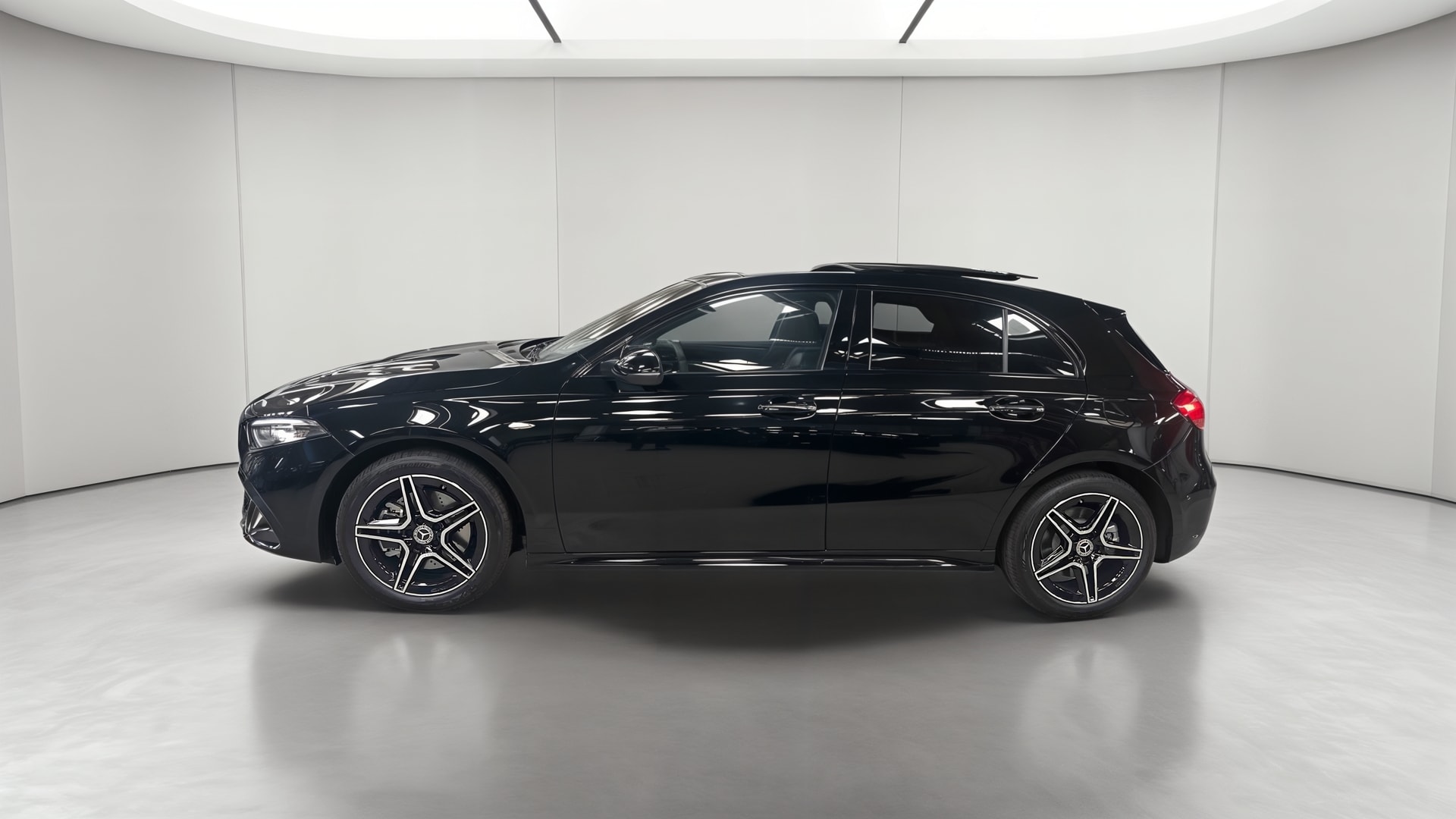 Mercedes-Benz Classe A 250 e Hybrid EQ AMG Line — Profil gauche