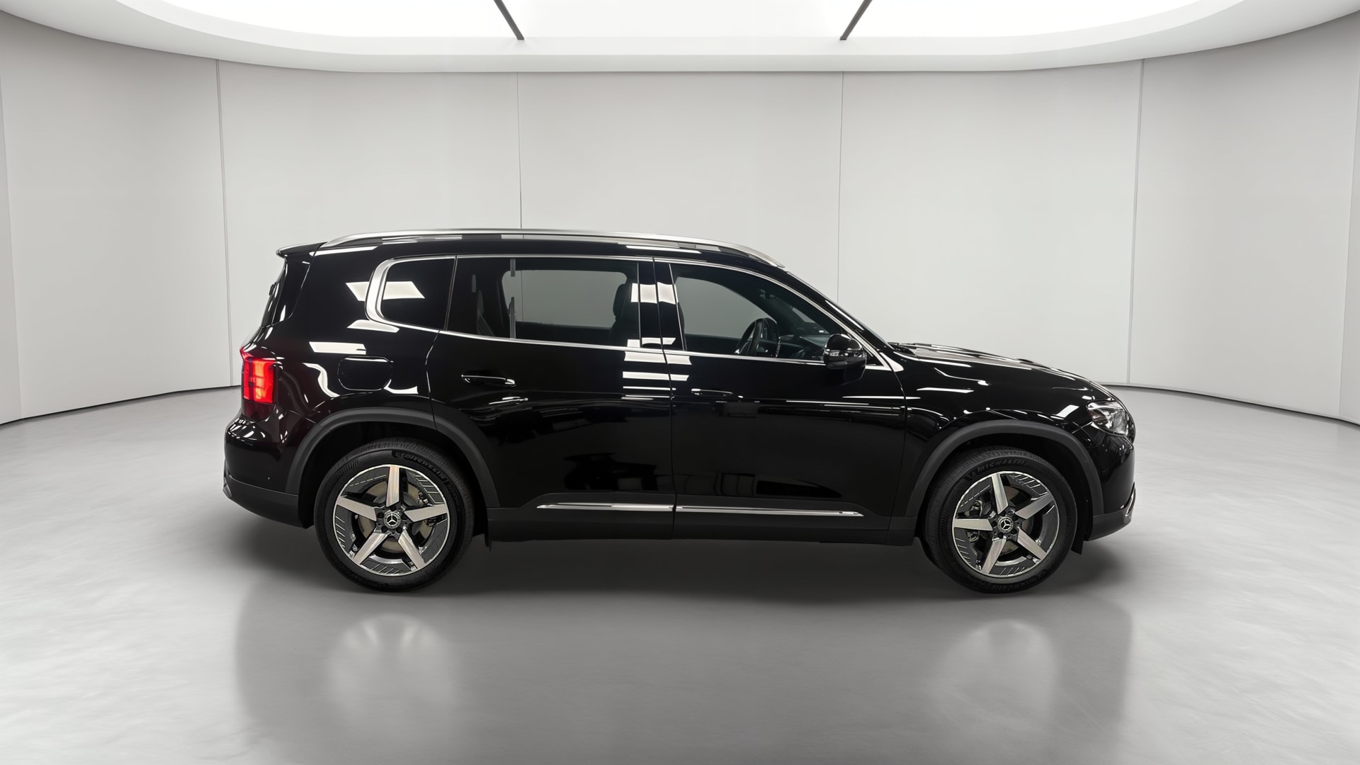 Mercedes-Benz GLB 250+ electrique Business Line — Profil droit