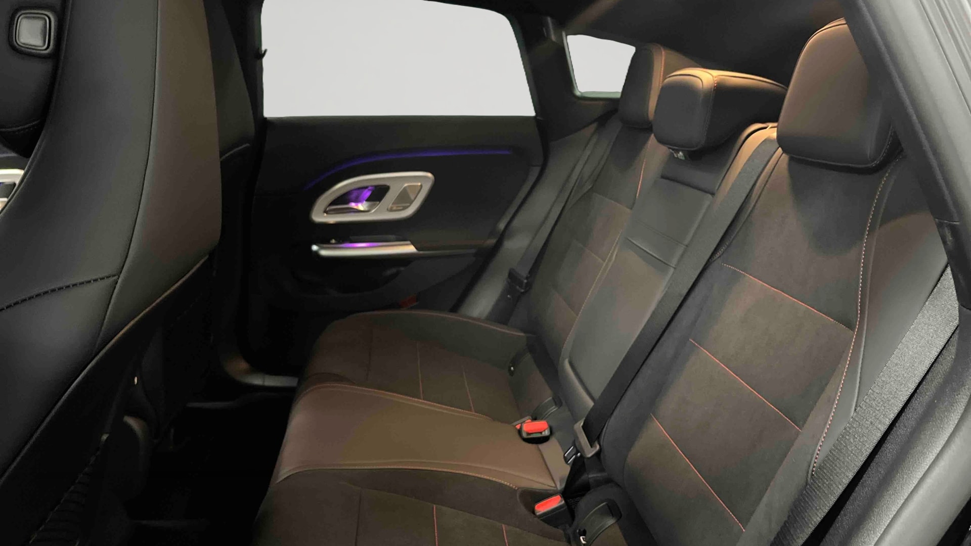 Mercedes-Benz CLA 200 8F-eDCT 4MATIC AMG Line — Siège arrière gauche