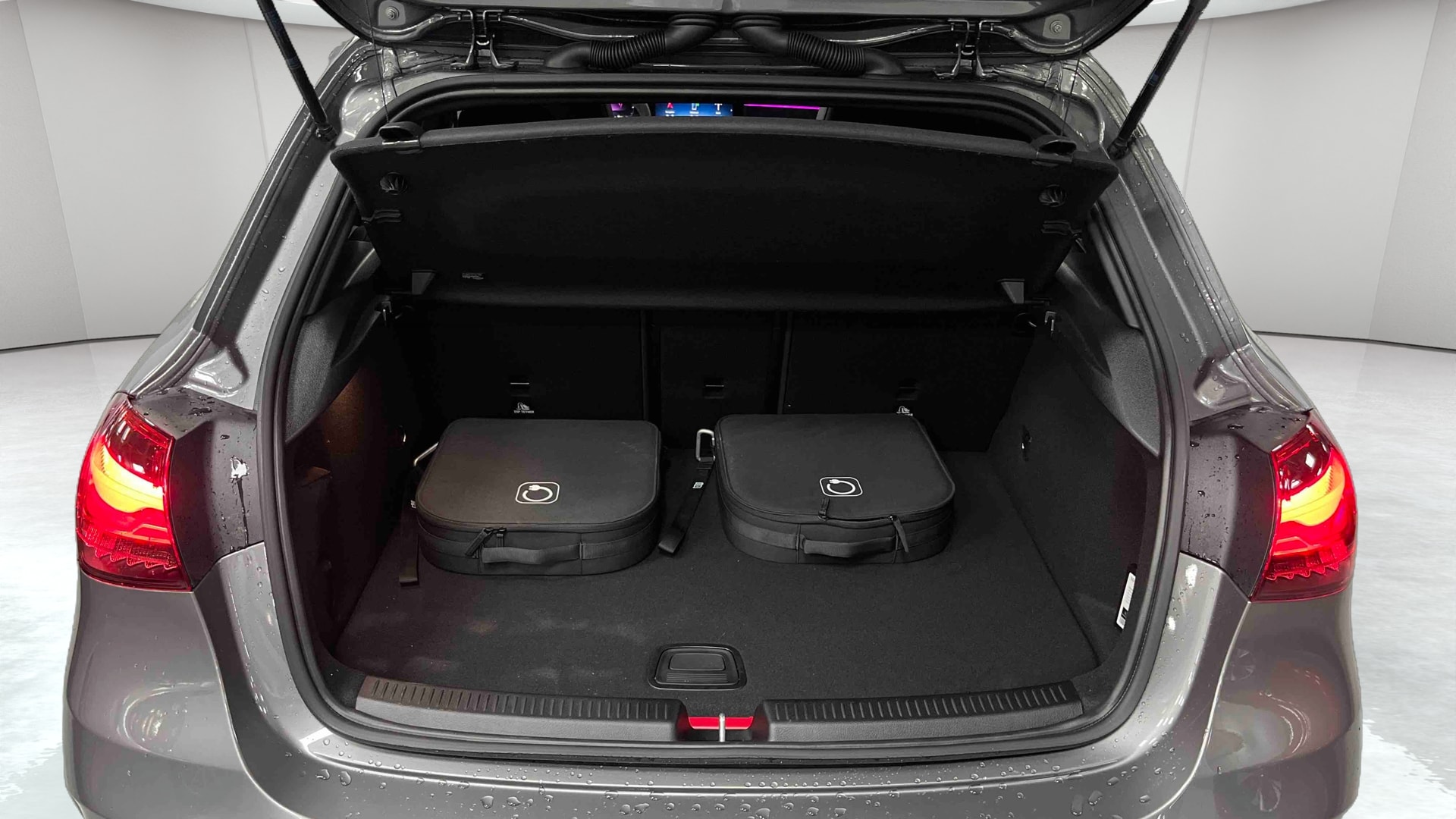 Mercedes-Benz Classe A 250 e Hybrid EQ AMG Line — Coffre