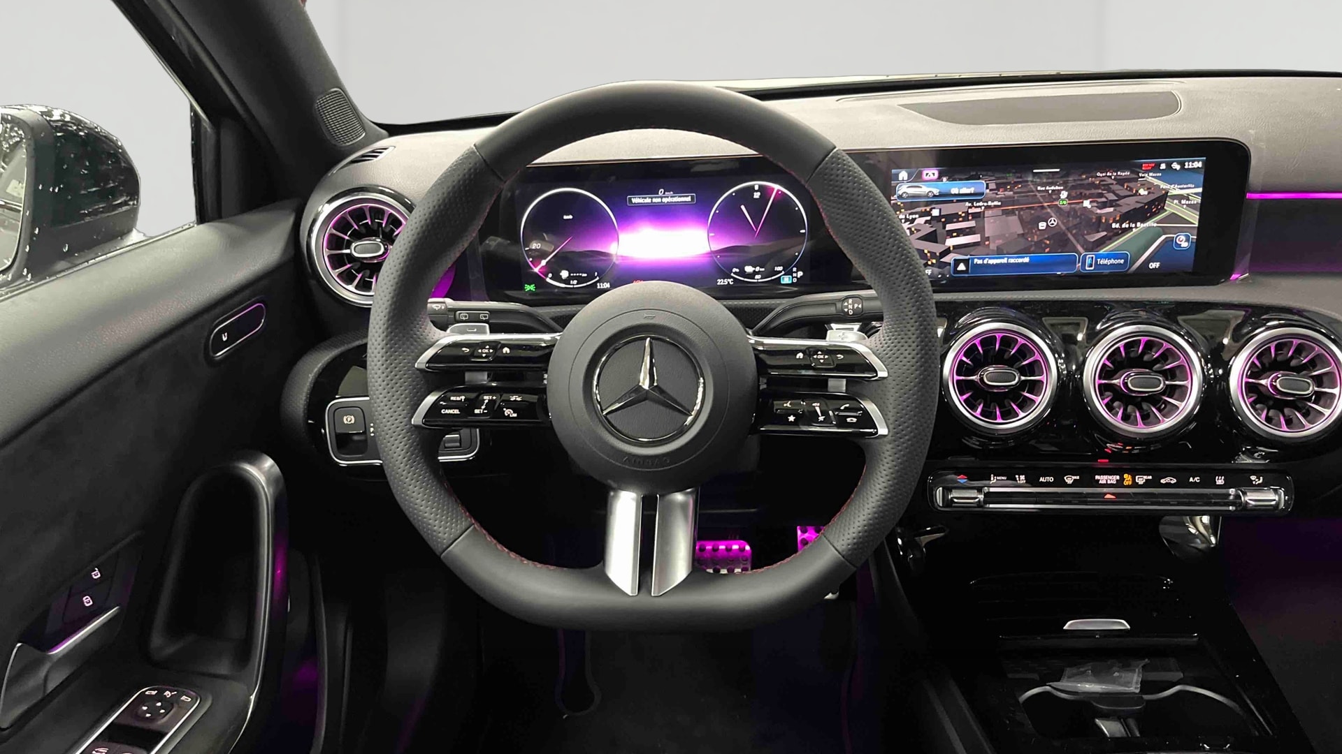 Mercedes-Benz Classe A 250 e Hybrid EQ AMG Line — Poste de pilotage