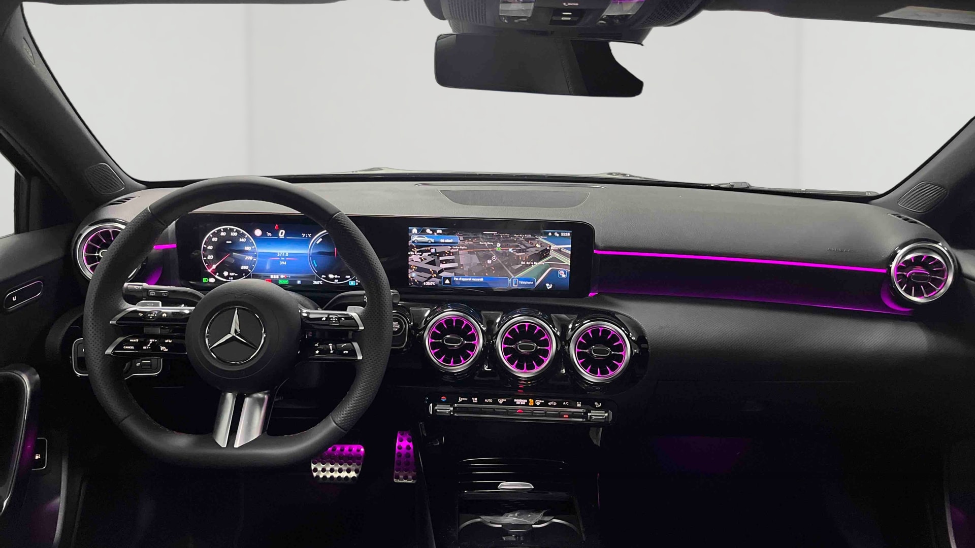 Mercedes-Benz Classe A 250 e Hybrid EQ AMG Line — Planche de bord