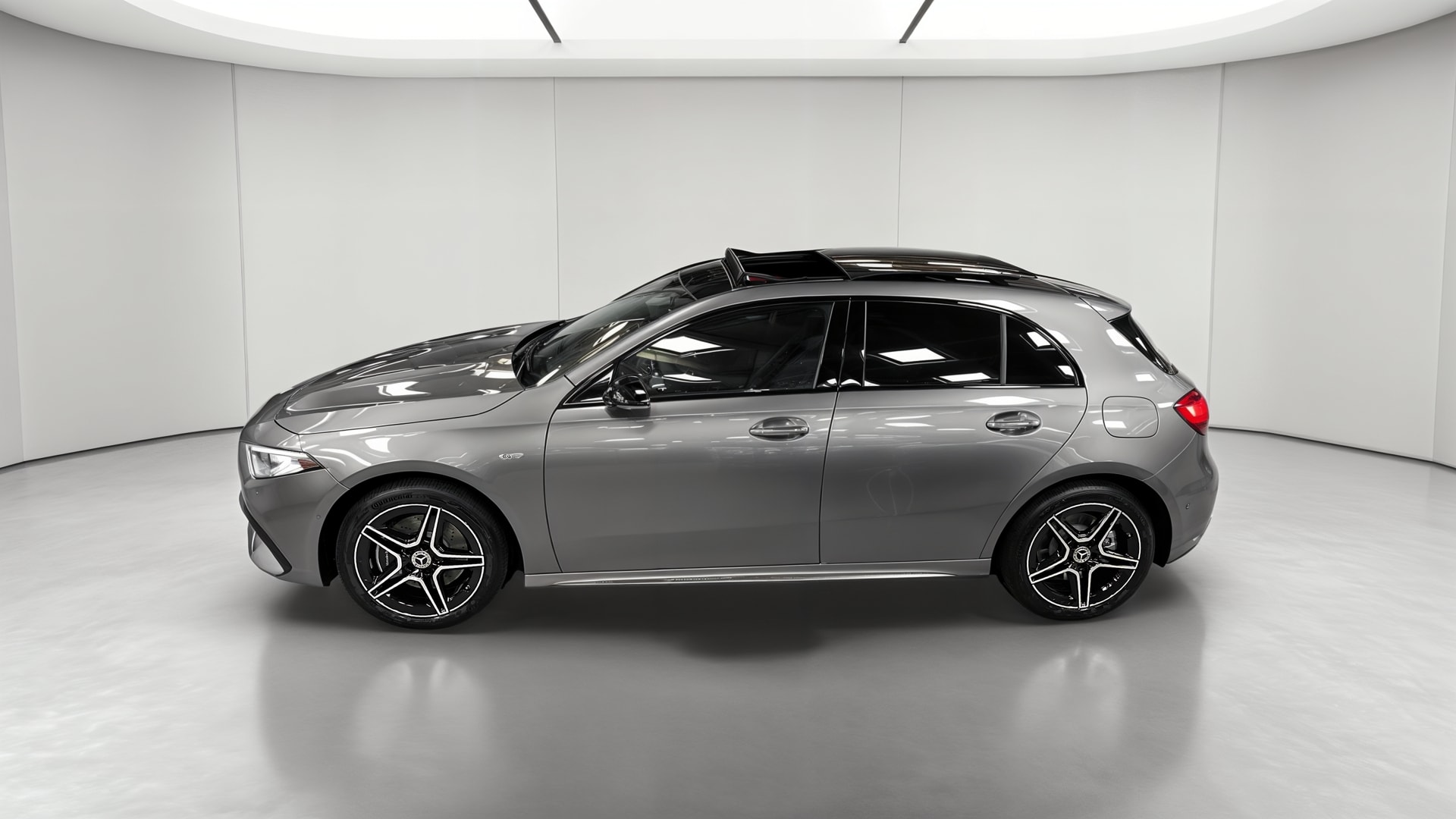 Mercedes-Benz Classe A 250 e Hybrid EQ AMG Line — Profil gauche